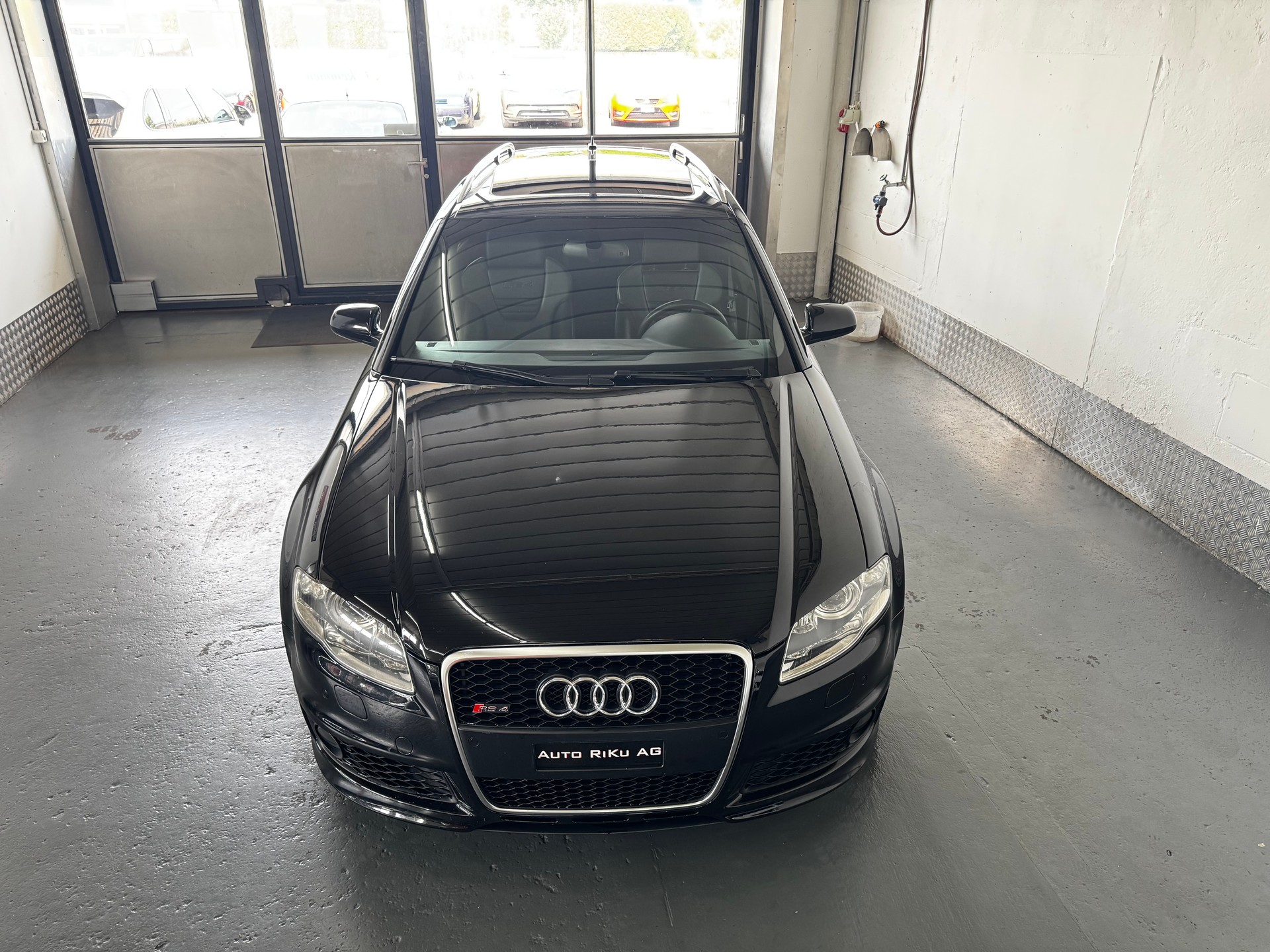 AUDI RS4 4.2 Quattro-image-2