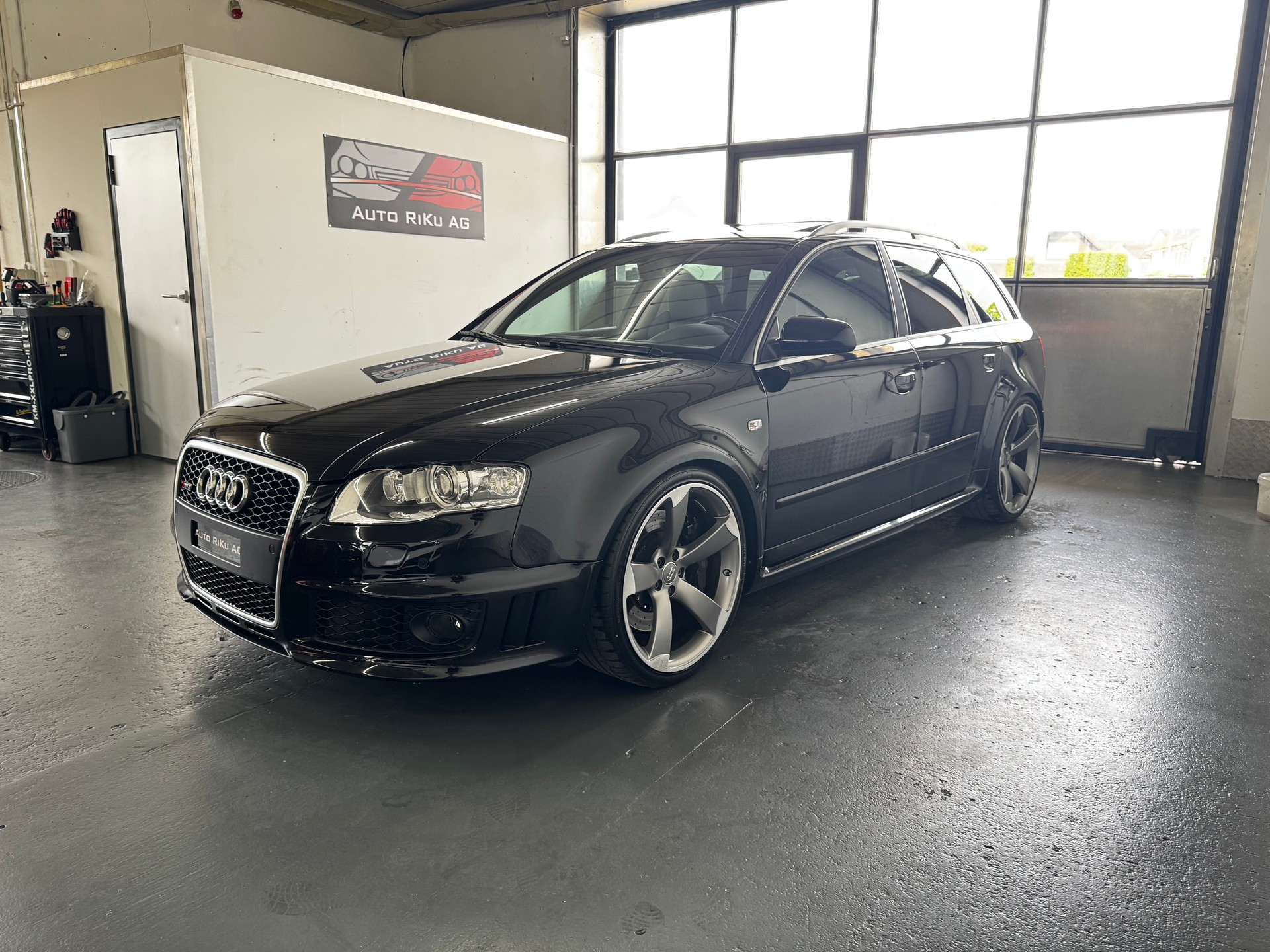 AUDI RS4 4.2 Quattro-image-5