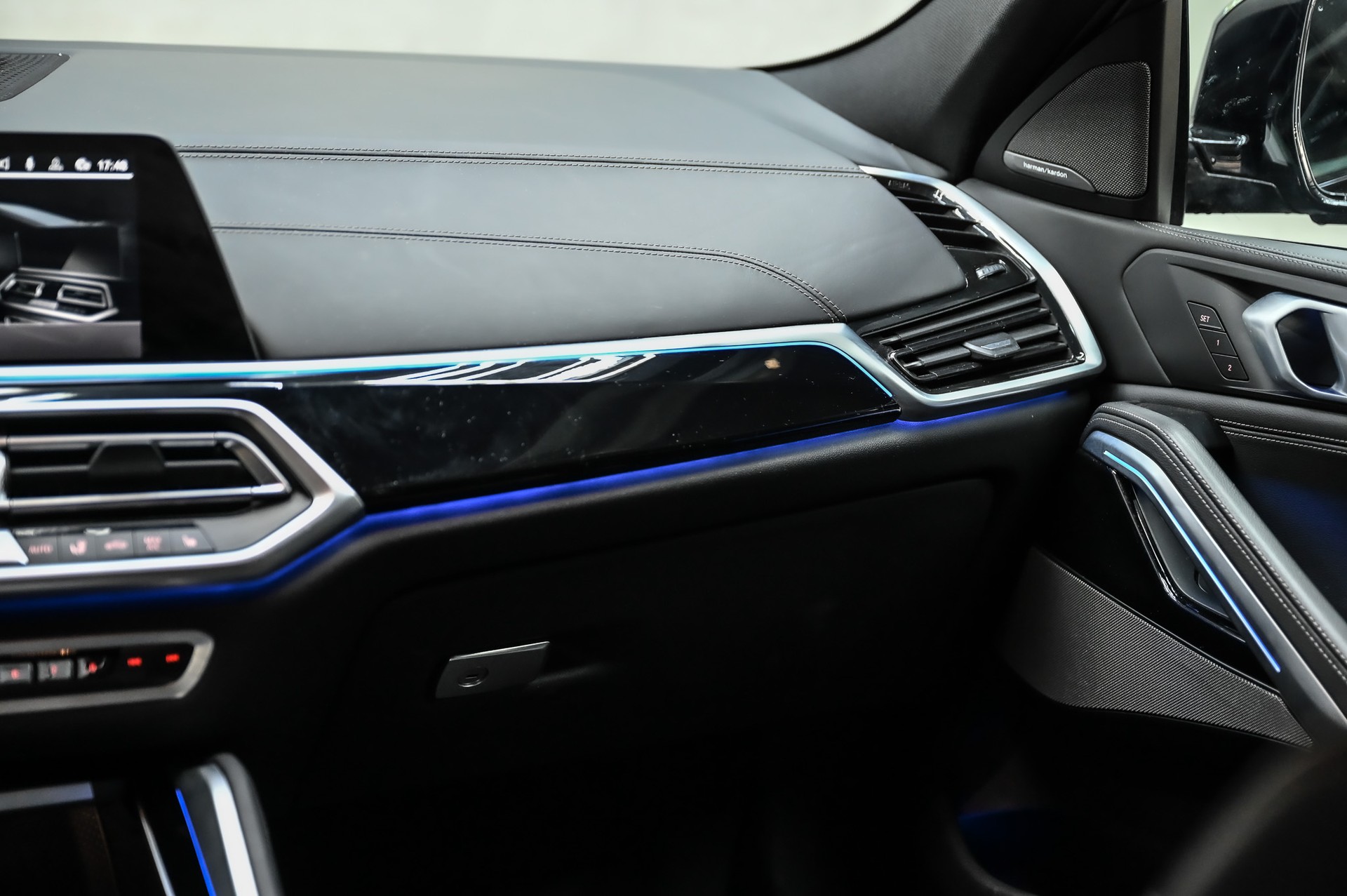 BMW X6 M50i-image-23