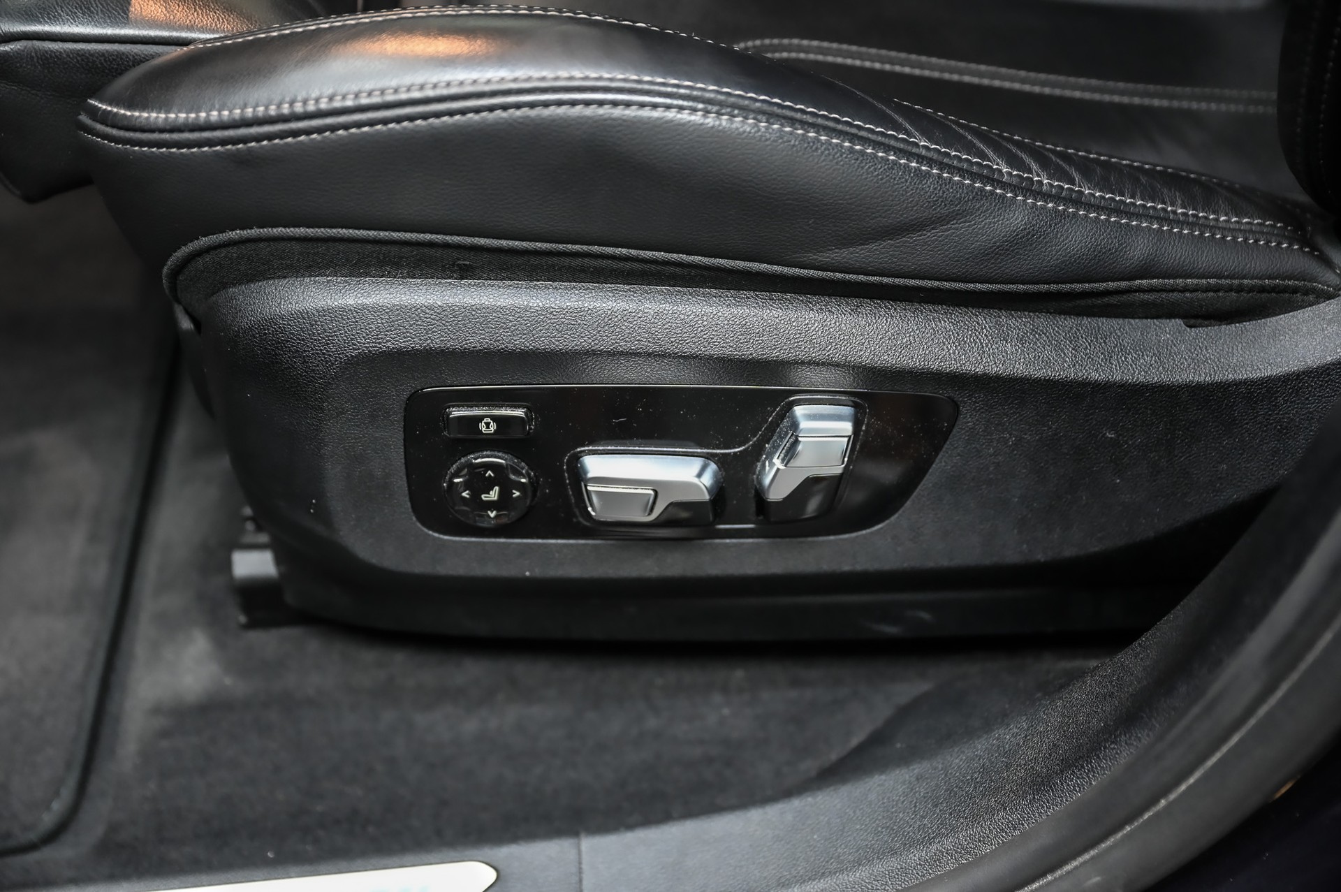 BMW X6 M50i-image-29