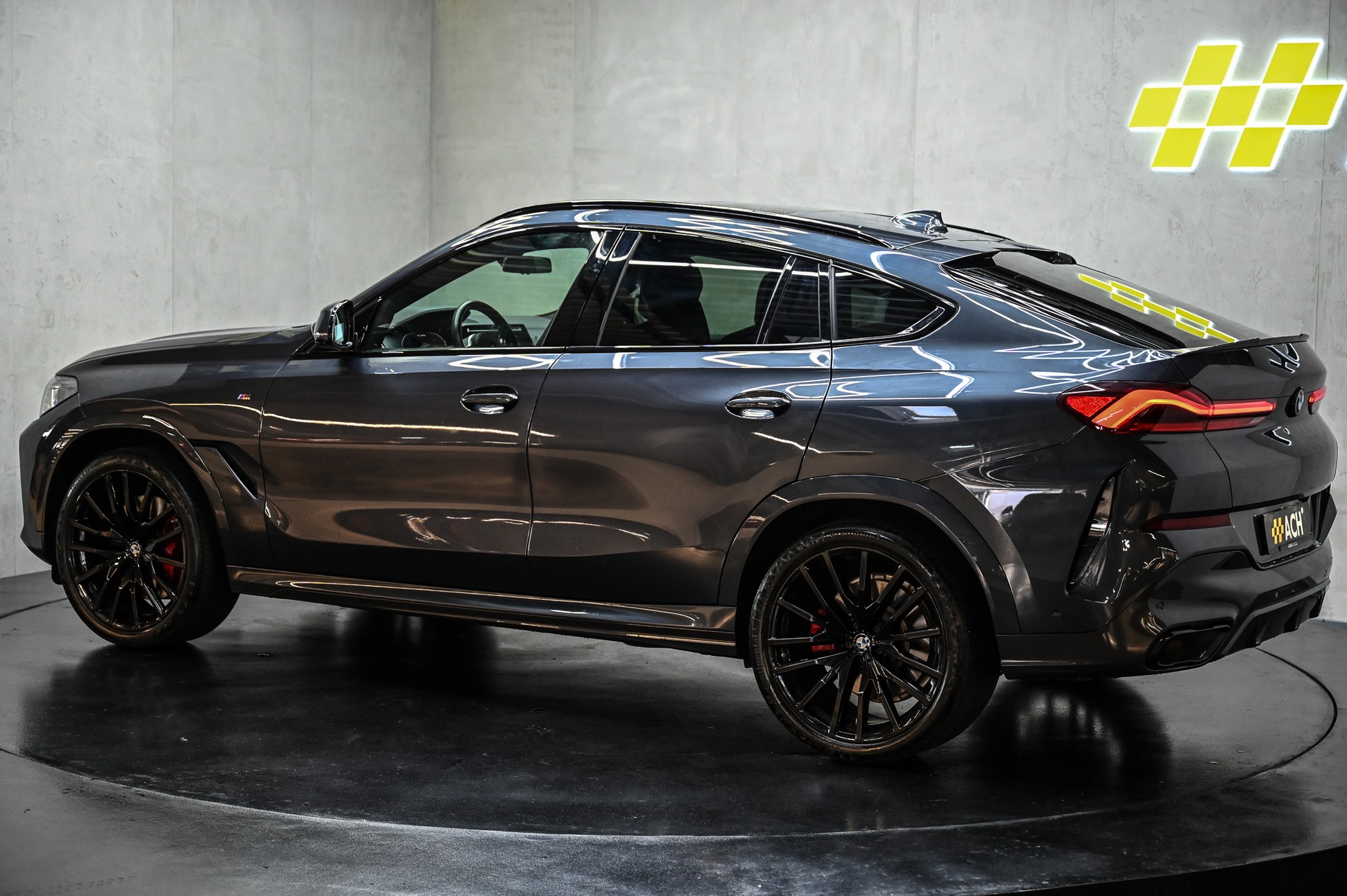 BMW X6 M50i-image-5