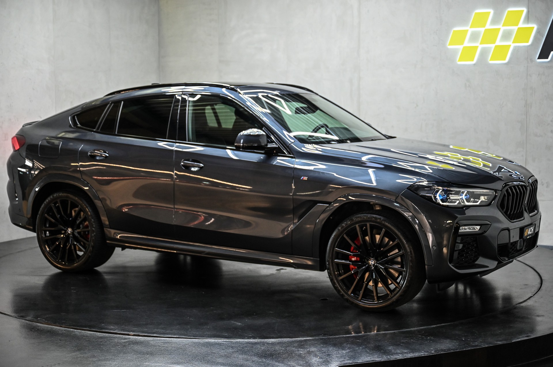 BMW X6 M50i-image-11