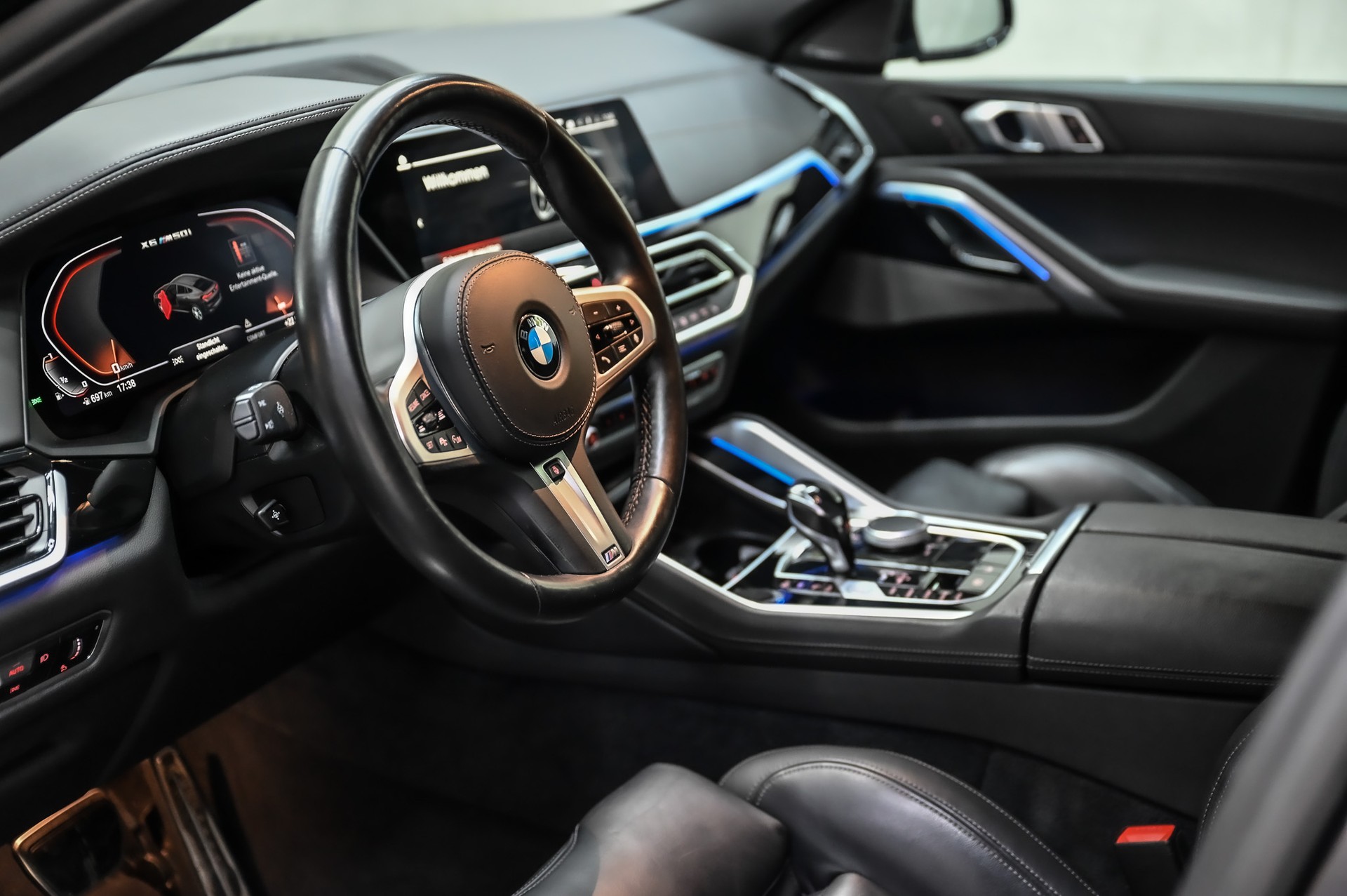 BMW X6 M50i-image-17
