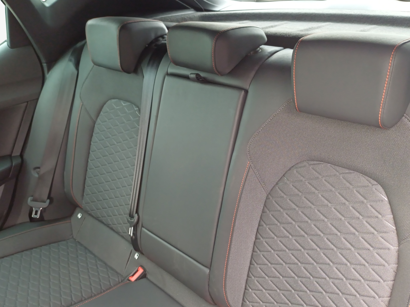 SEAT Leon 1.5 eTSI mHEV DSG FR-image-11