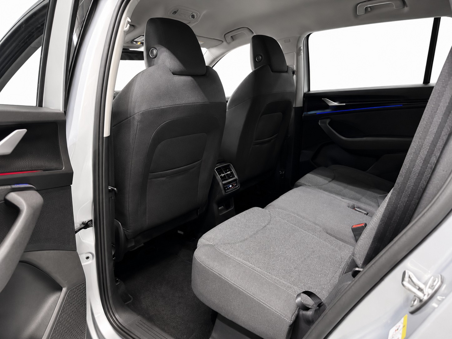 SKODA Kodiaq 2.0 TDI Selection 4x4 * 7-Plätzer * Anhängerkupplung * Garantie *-image-12
