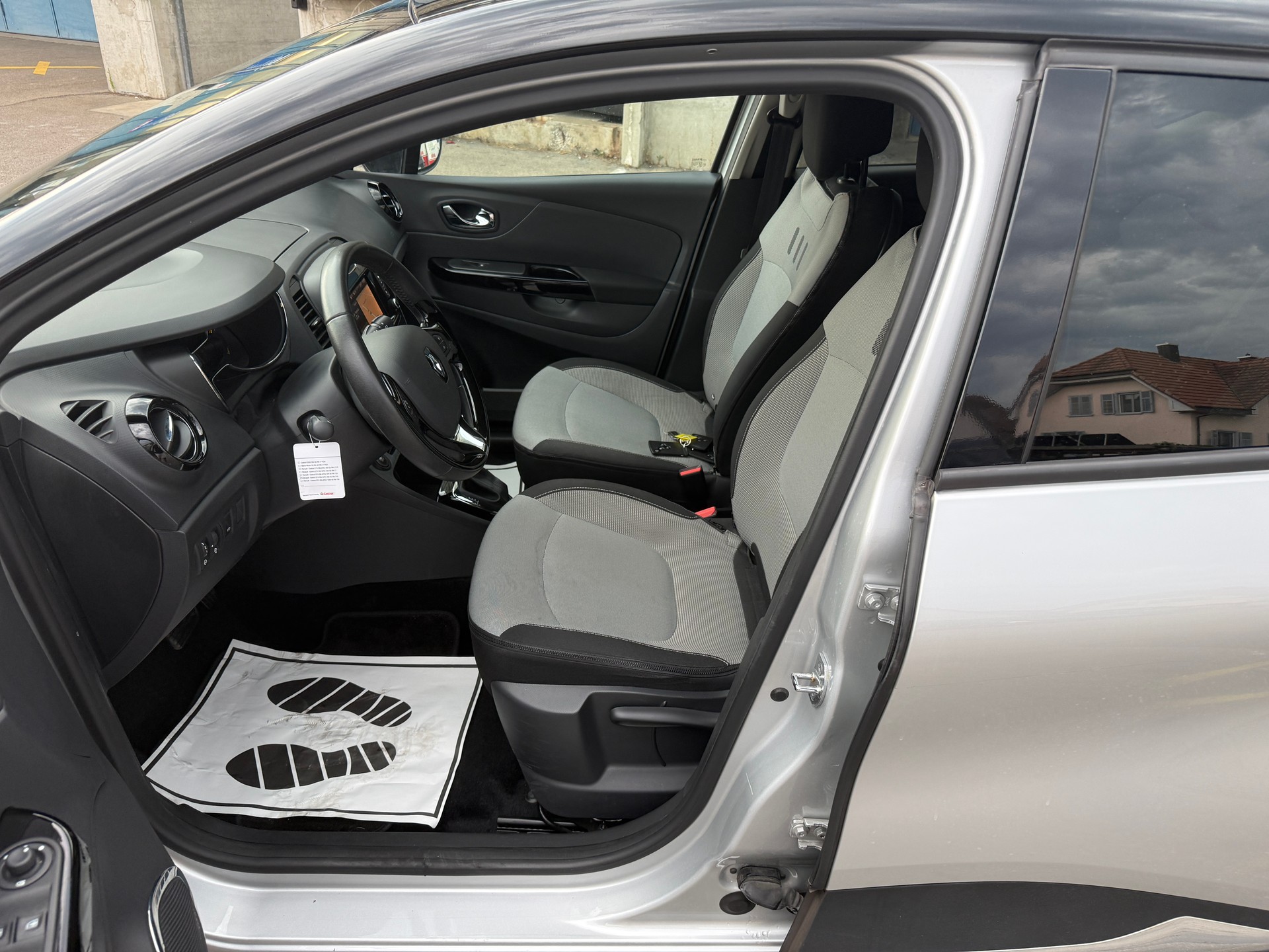 RENAULT Captur 1.2 T 16V Privilège EDC-image-6