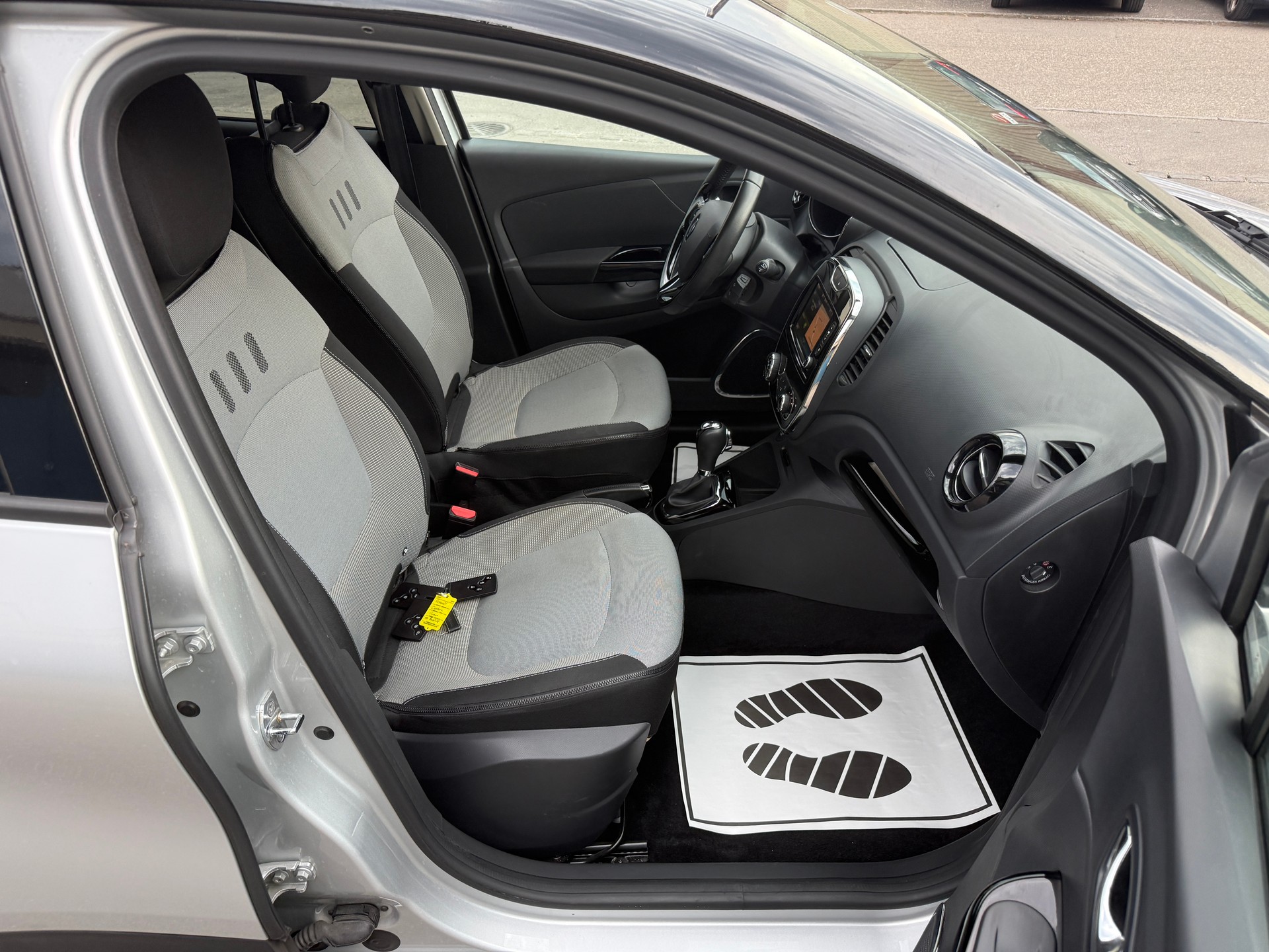 RENAULT Captur 1.2 T 16V Privilège EDC-image-7