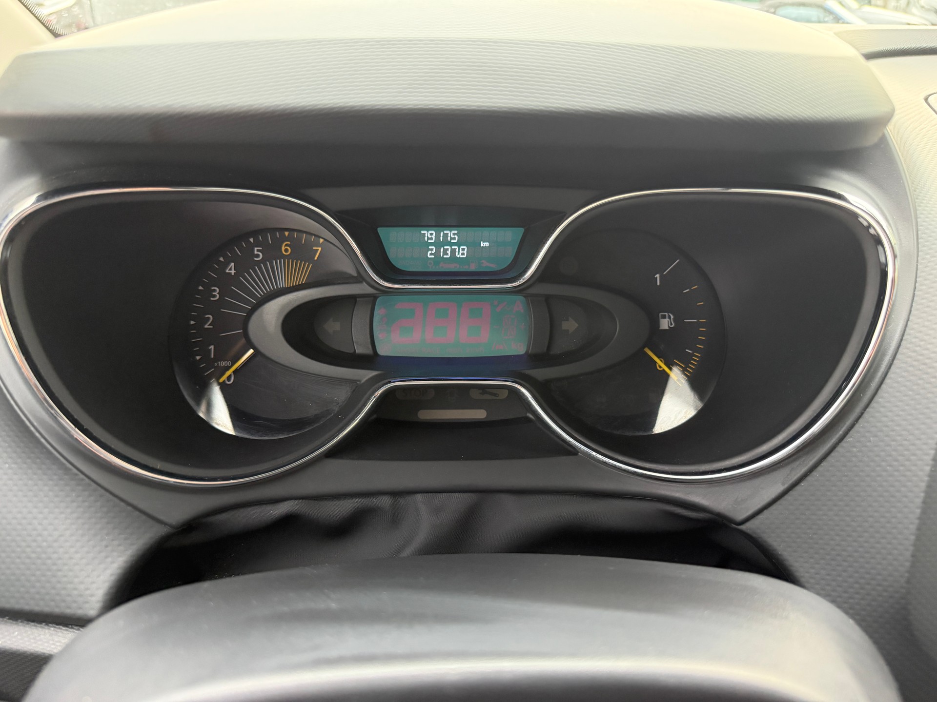 RENAULT Captur 1.2 T 16V Privilège EDC-image-11
