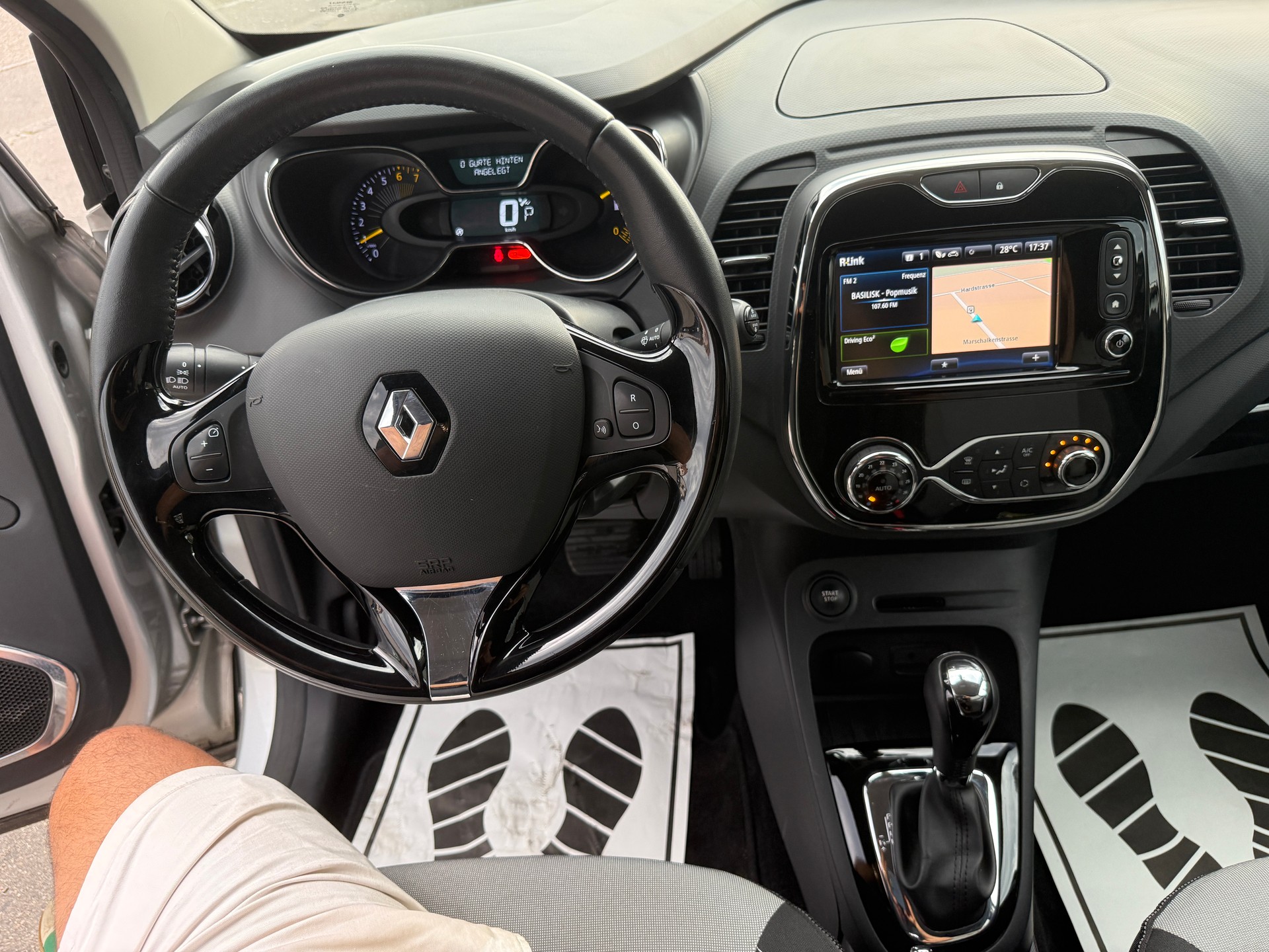 RENAULT Captur 1.2 T 16V Privilège EDC-image-9