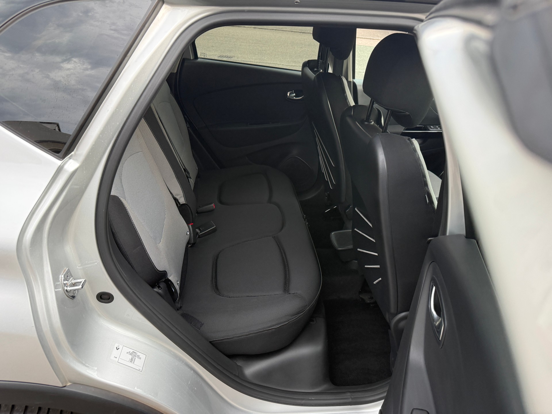 RENAULT Captur 1.2 T 16V Privilège EDC-image-8