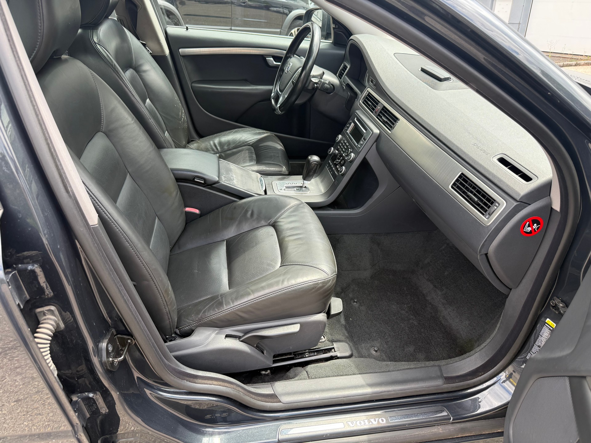 VOLVO V70 D5 AWD Summum Geartronic-image-8