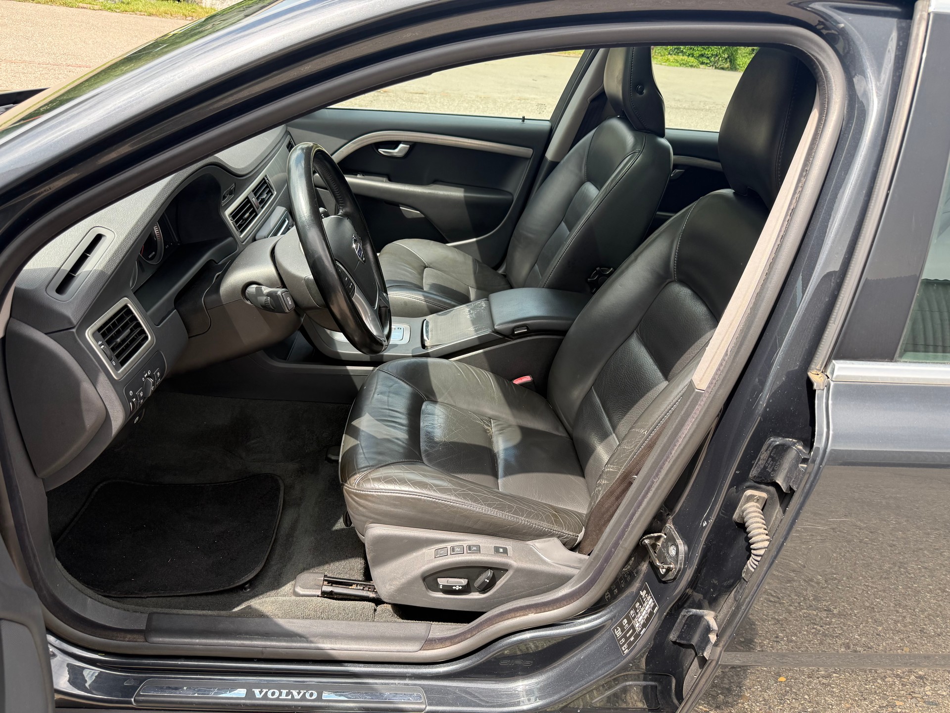 VOLVO V70 D5 AWD Summum Geartronic-image-7