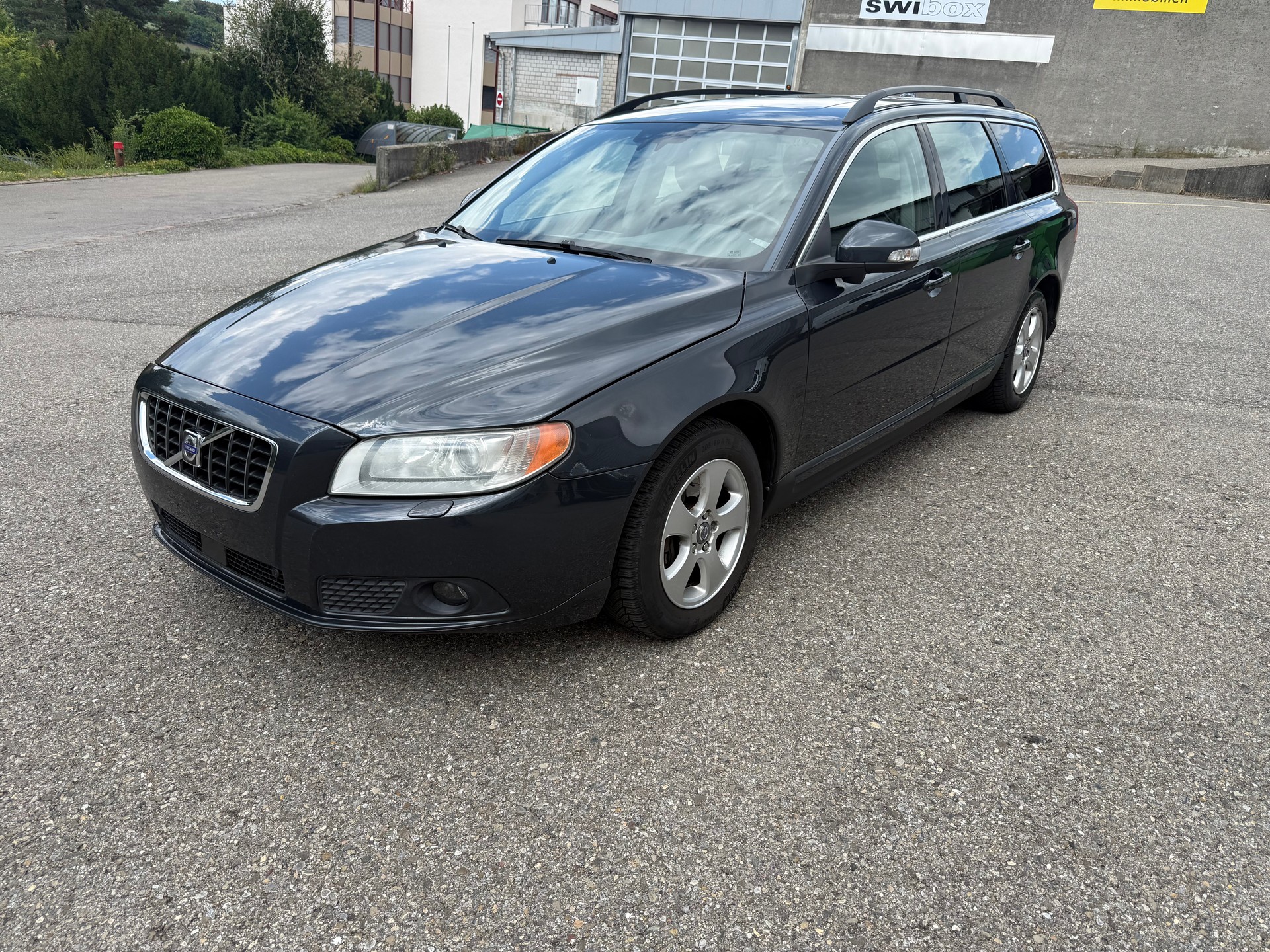VOLVO V70 D5 AWD Summum Geartronic-image-1