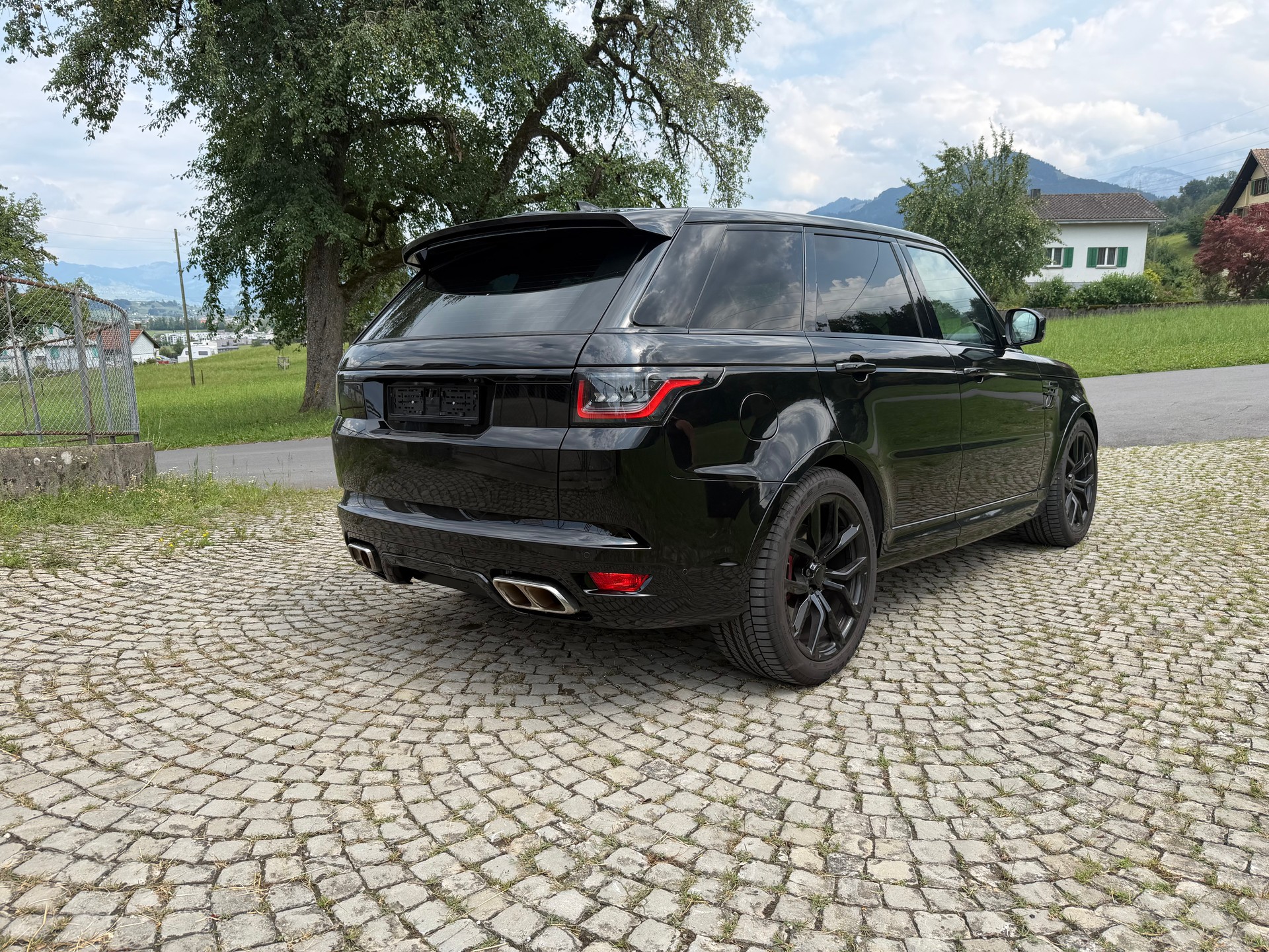 LAND ROVER SVR-image-2