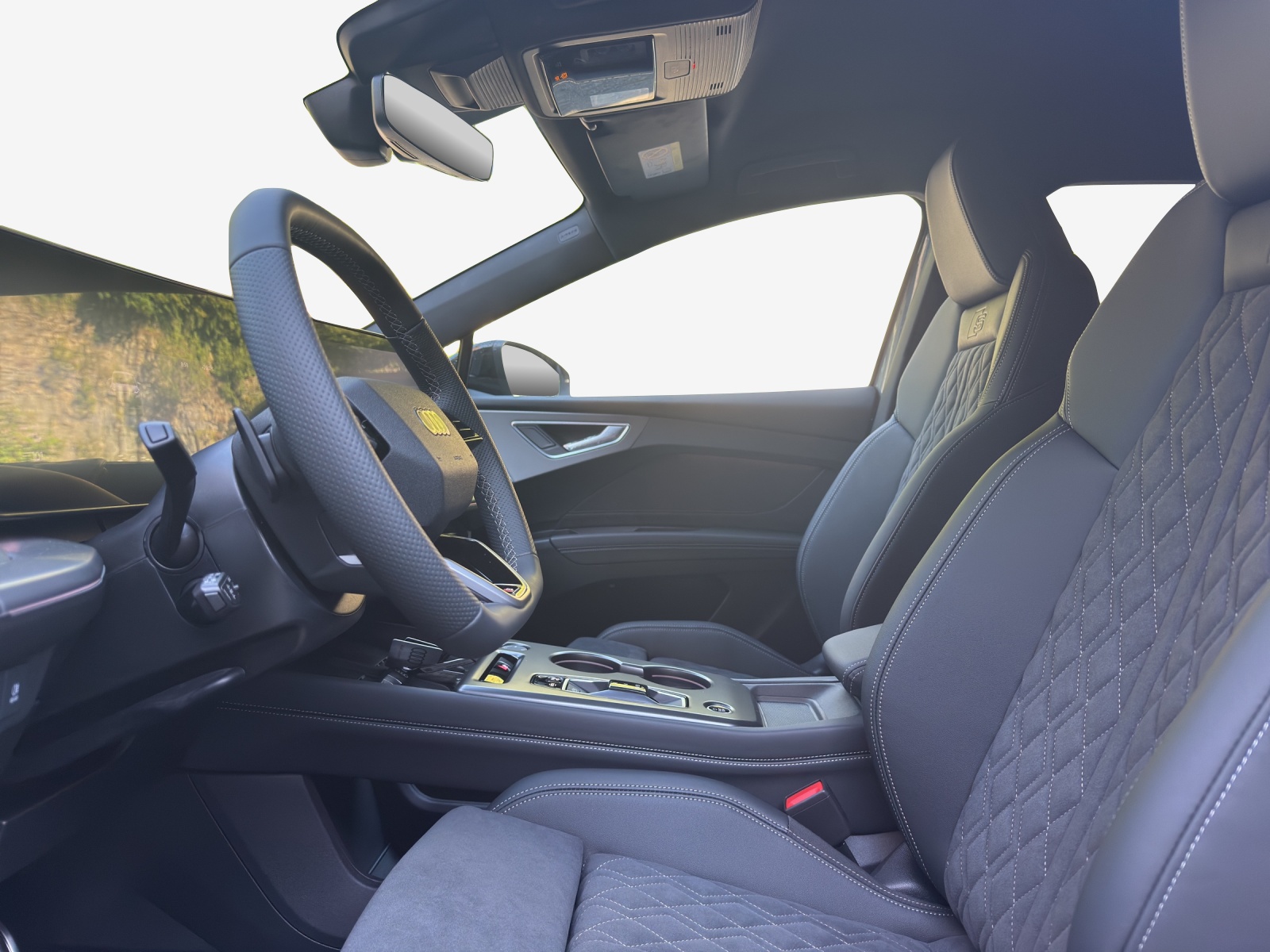 AUDI Q4 e-tron SUV quattro performance Swiss Ski-image-7