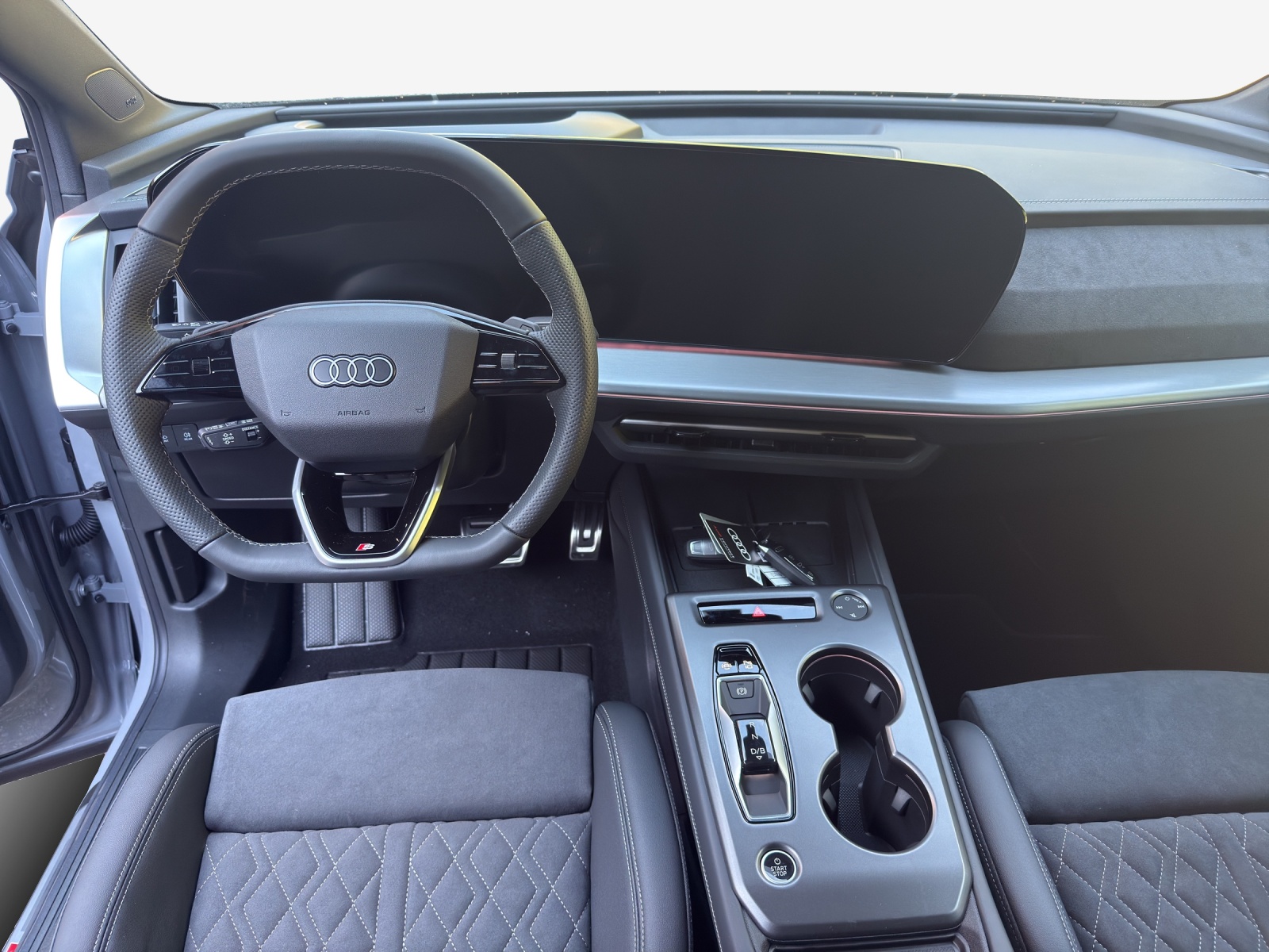 AUDI Q4 e-tron SUV quattro performance Swiss Ski-image-8