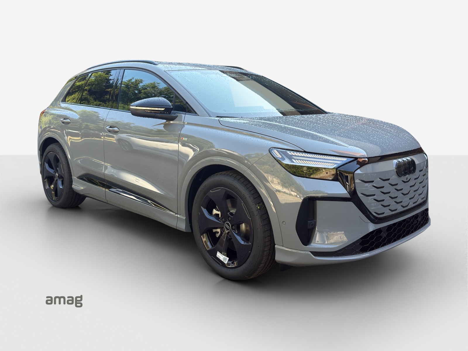 AUDI Q4 e-tron SUV quattro performance Swiss Ski-image-5