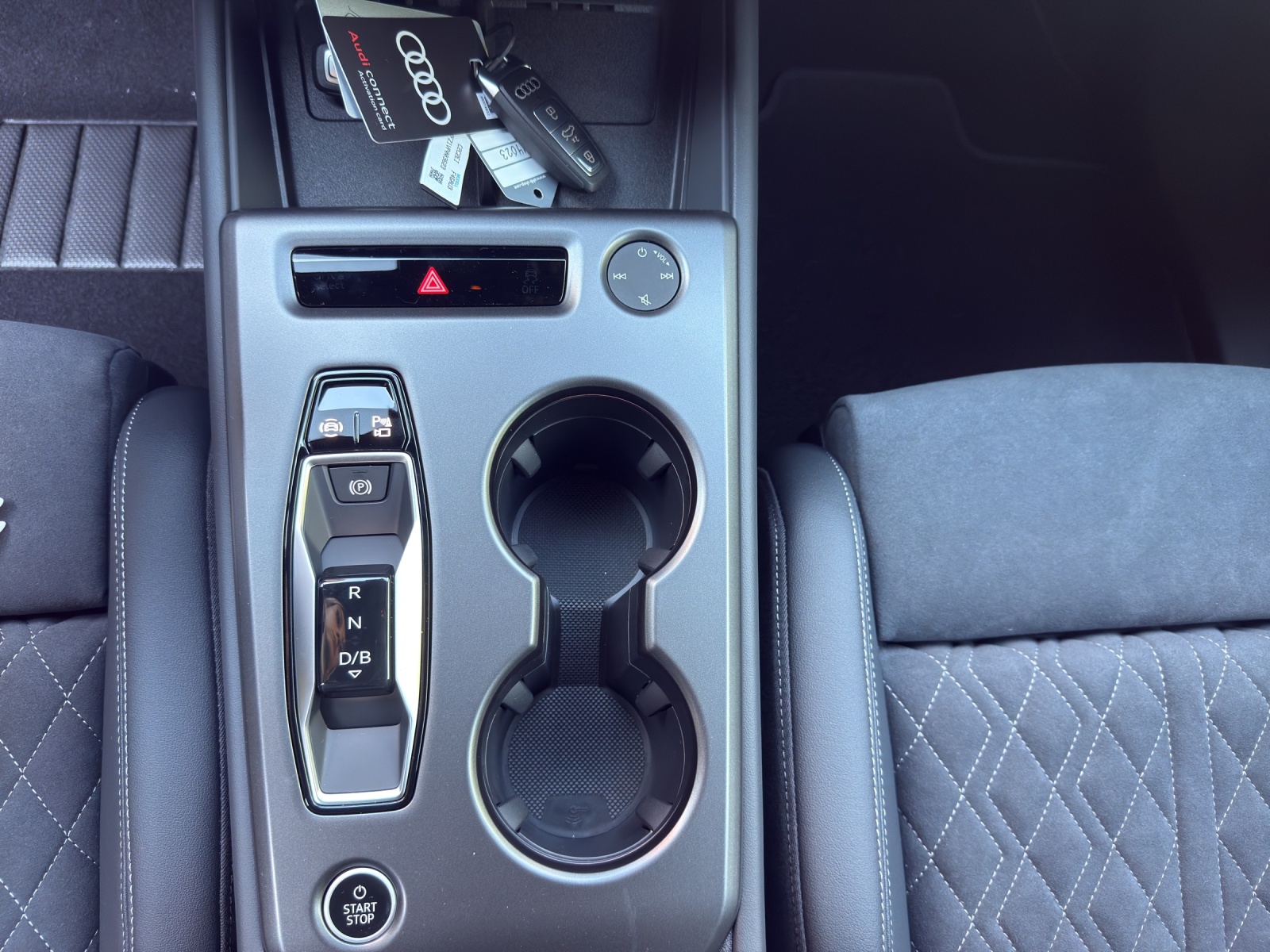 AUDI Q4 e-tron SUV quattro performance Swiss Ski-image-10
