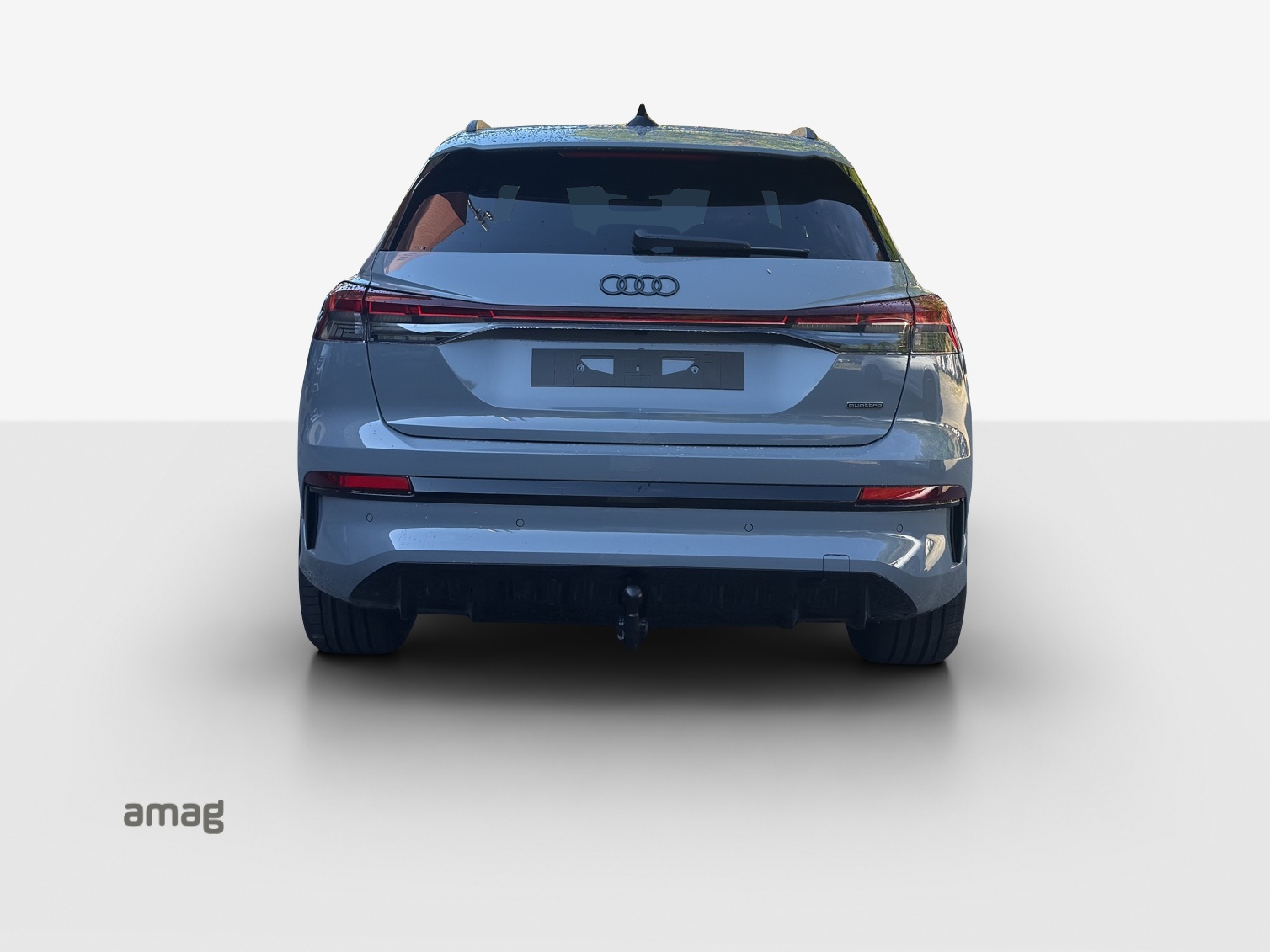AUDI Q4 e-tron SUV quattro performance Swiss Ski-showroom-element-3
