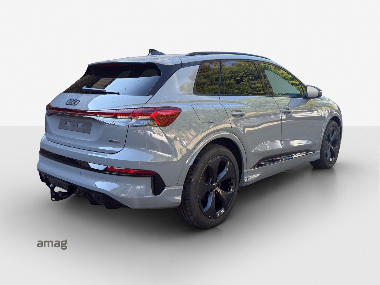 AUDI Q4 e-tron SUV quattro performance Swiss Ski-image-4