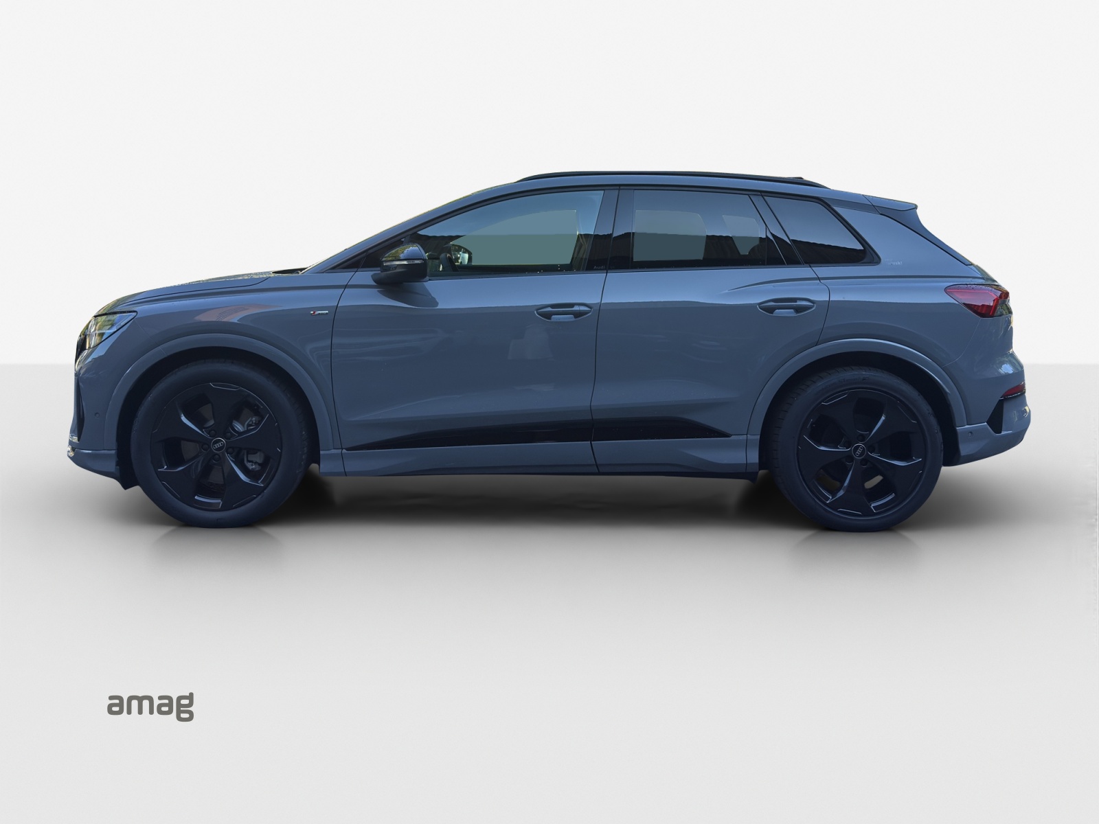 AUDI Q4 e-tron SUV quattro performance Swiss Ski-showroom-element-1