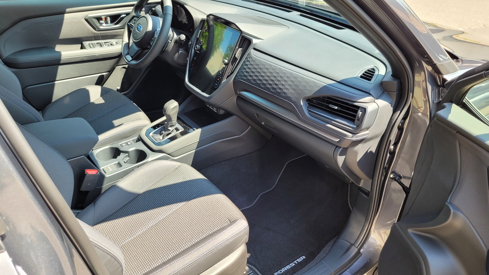 SUBARU Forester 2.0i e-Boxer Swiss Plus Lineartronic-image-17