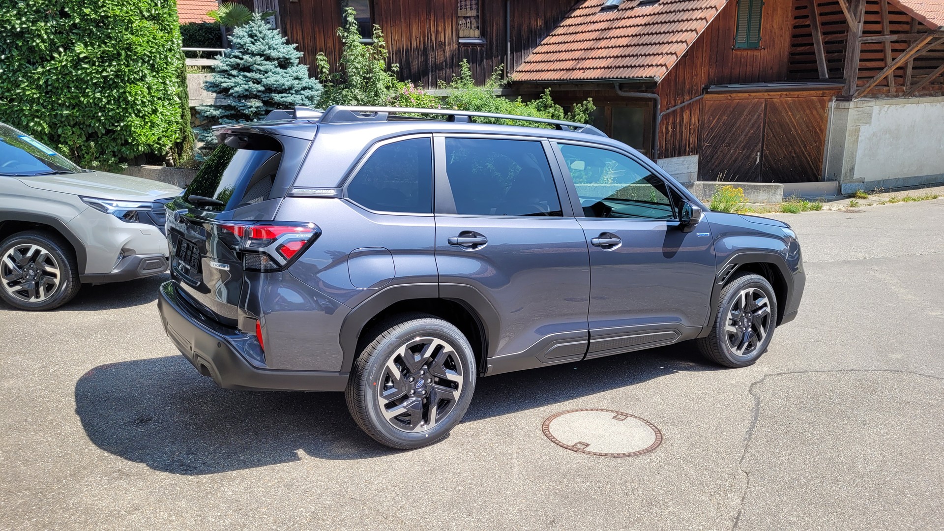 SUBARU Forester 2.0i e-Boxer Swiss Plus Lineartronic-image-3