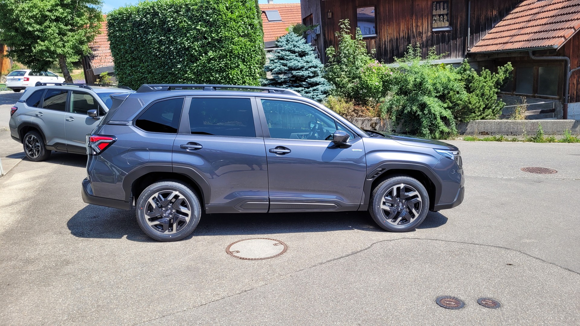 SUBARU Forester 2.0i e-Boxer Swiss Plus Lineartronic-image-4