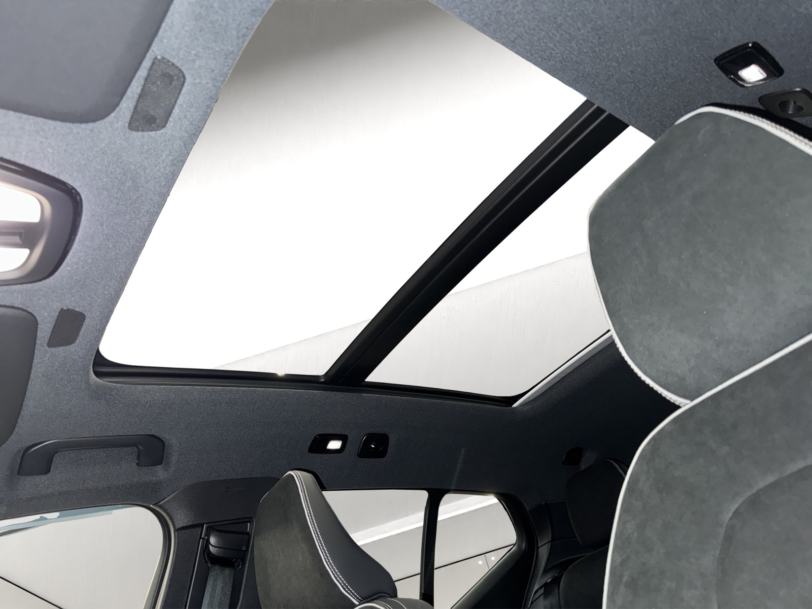 VOLVO EX40 Twin XCENTRIC Edition AWD-image-14