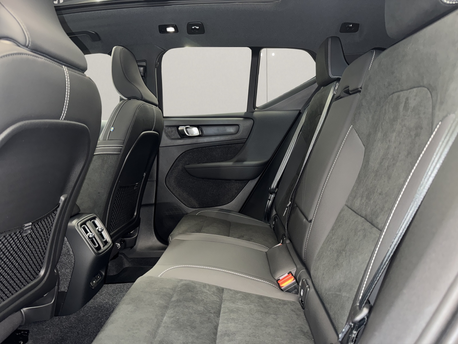VOLVO EX40 Twin XCENTRIC Edition AWD-image-13