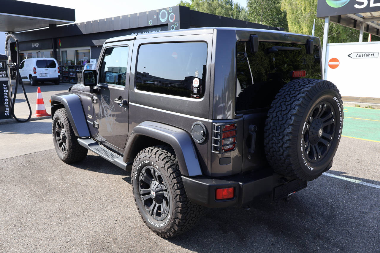 JEEP Wrangler 2.8 CRD Sahara-image-2