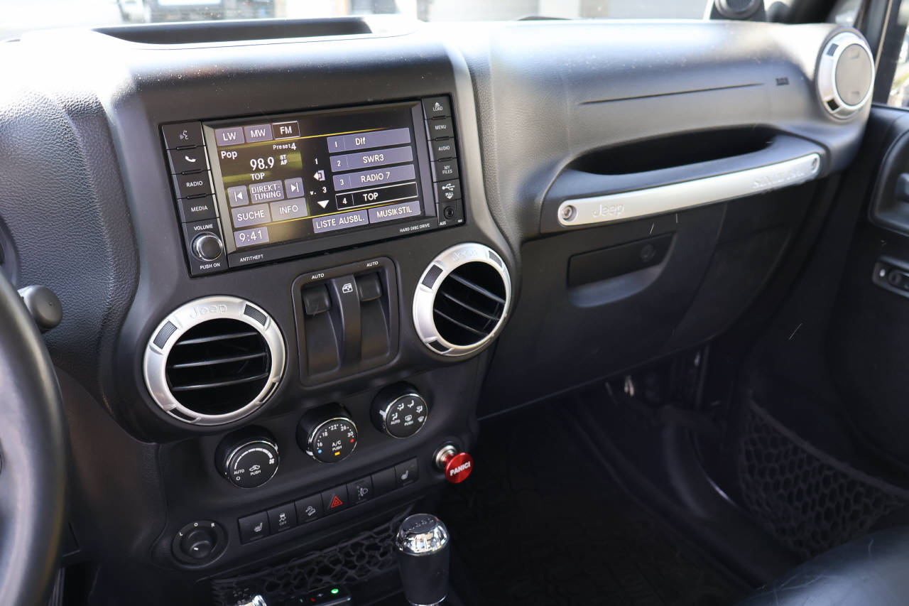 JEEP Wrangler 2.8 CRD Sahara-image-13