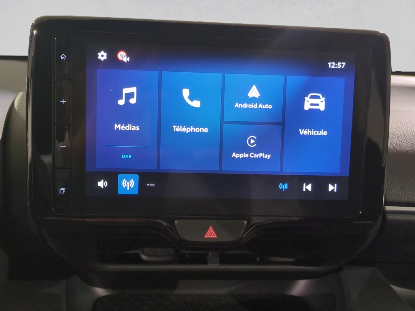 TOYOTA Yaris 1.5 Comfort e-CVT-image-12
