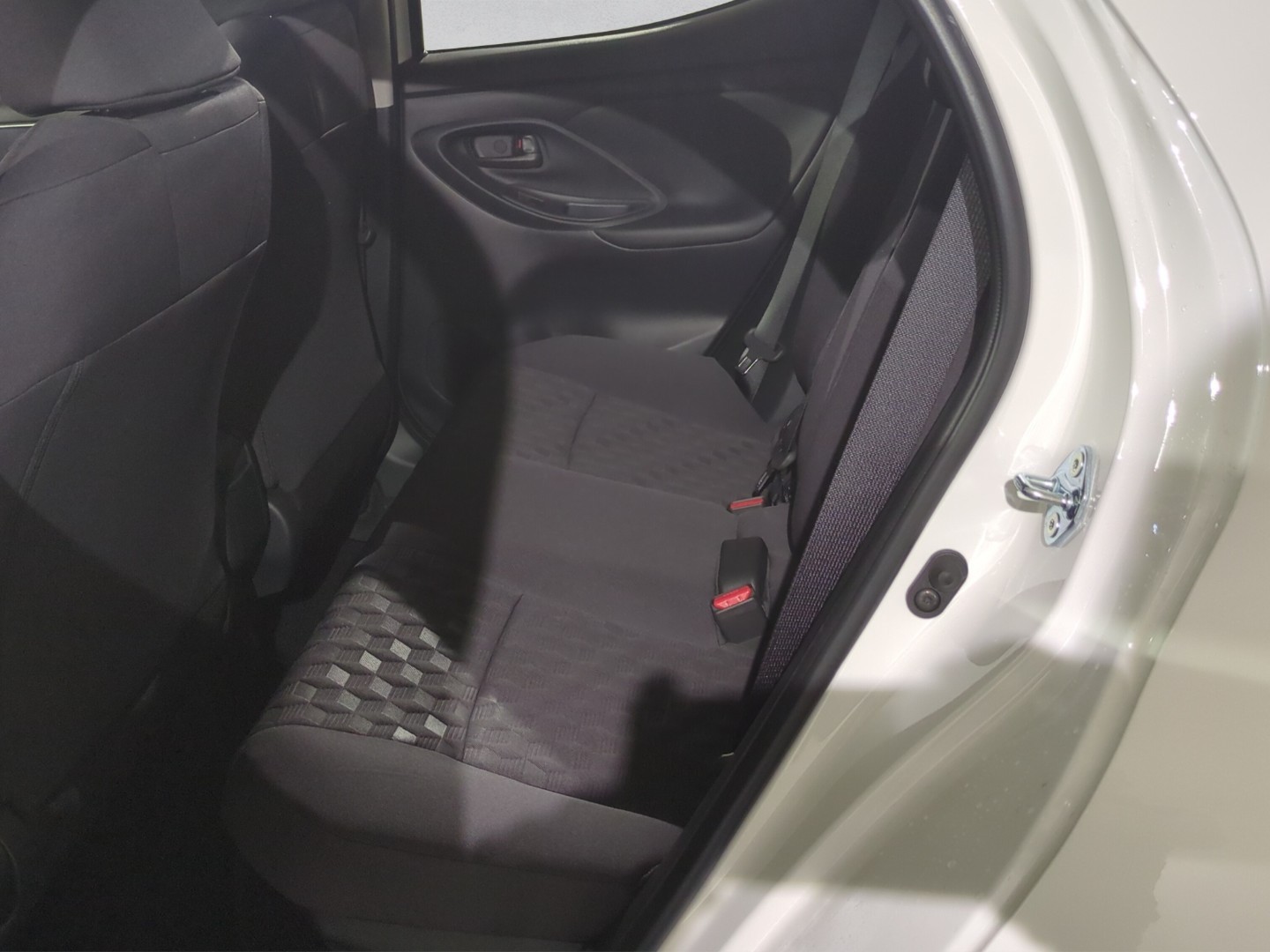 TOYOTA Yaris 1.5 Comfort e-CVT-image-14
