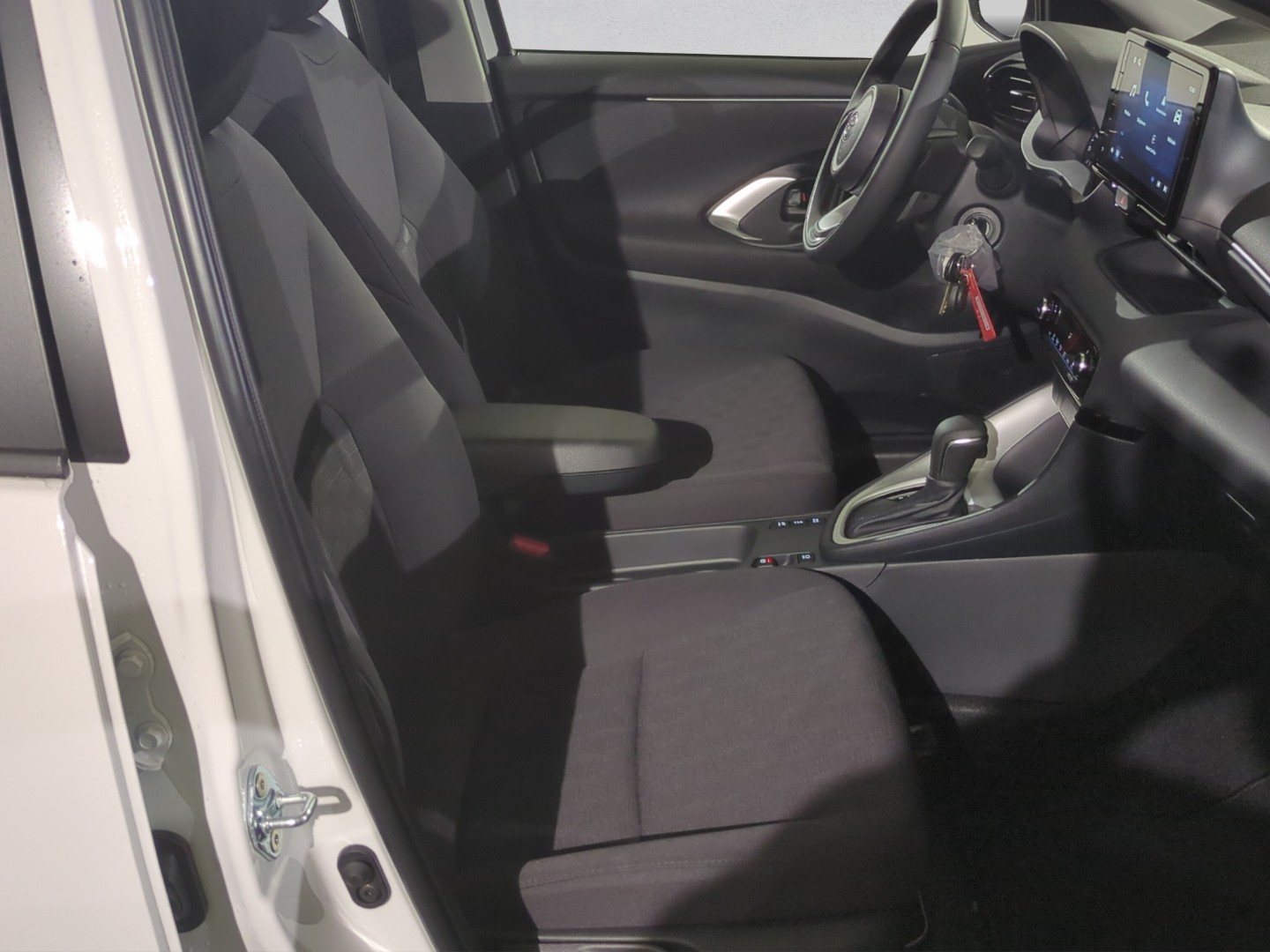 TOYOTA Yaris 1.5 Comfort e-CVT-image-16