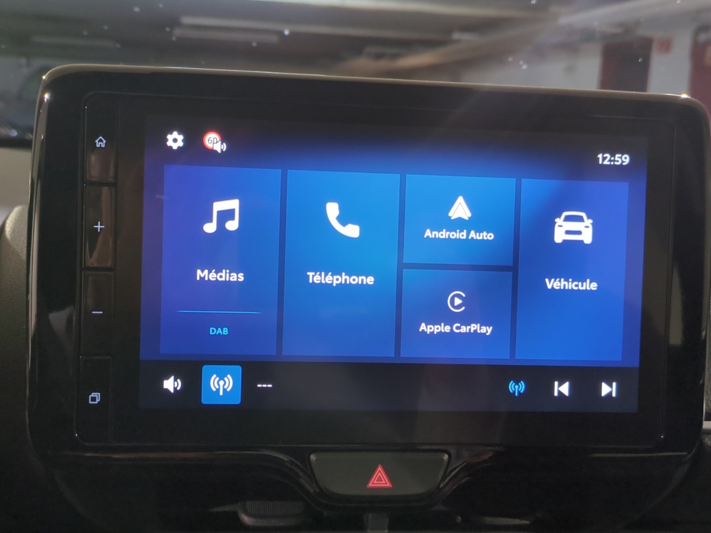 TOYOTA Yaris 1.5 Comfort e-CVT-image-20