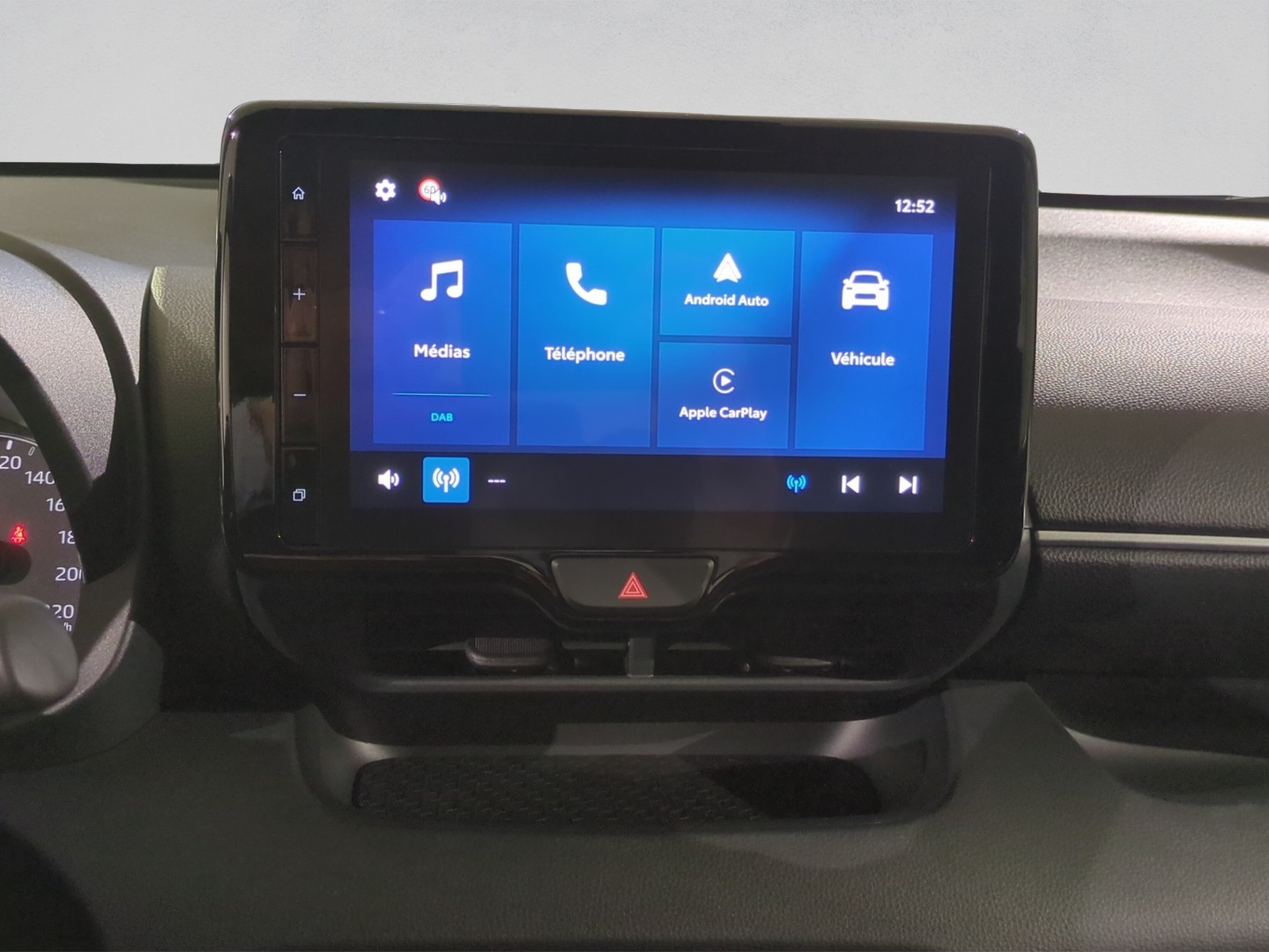 TOYOTA Yaris 1.5 Comfort e-CVT-image-11