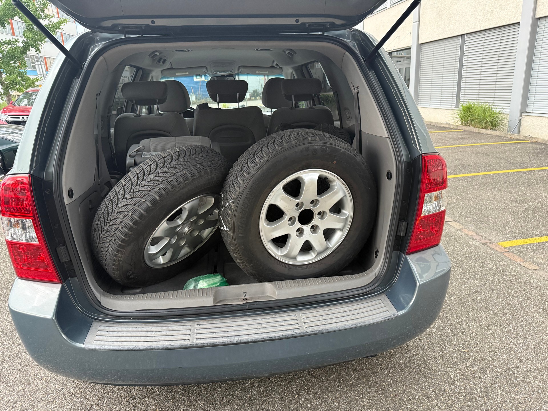 KIA Carnival 2.9 CRDi Trend-image-9