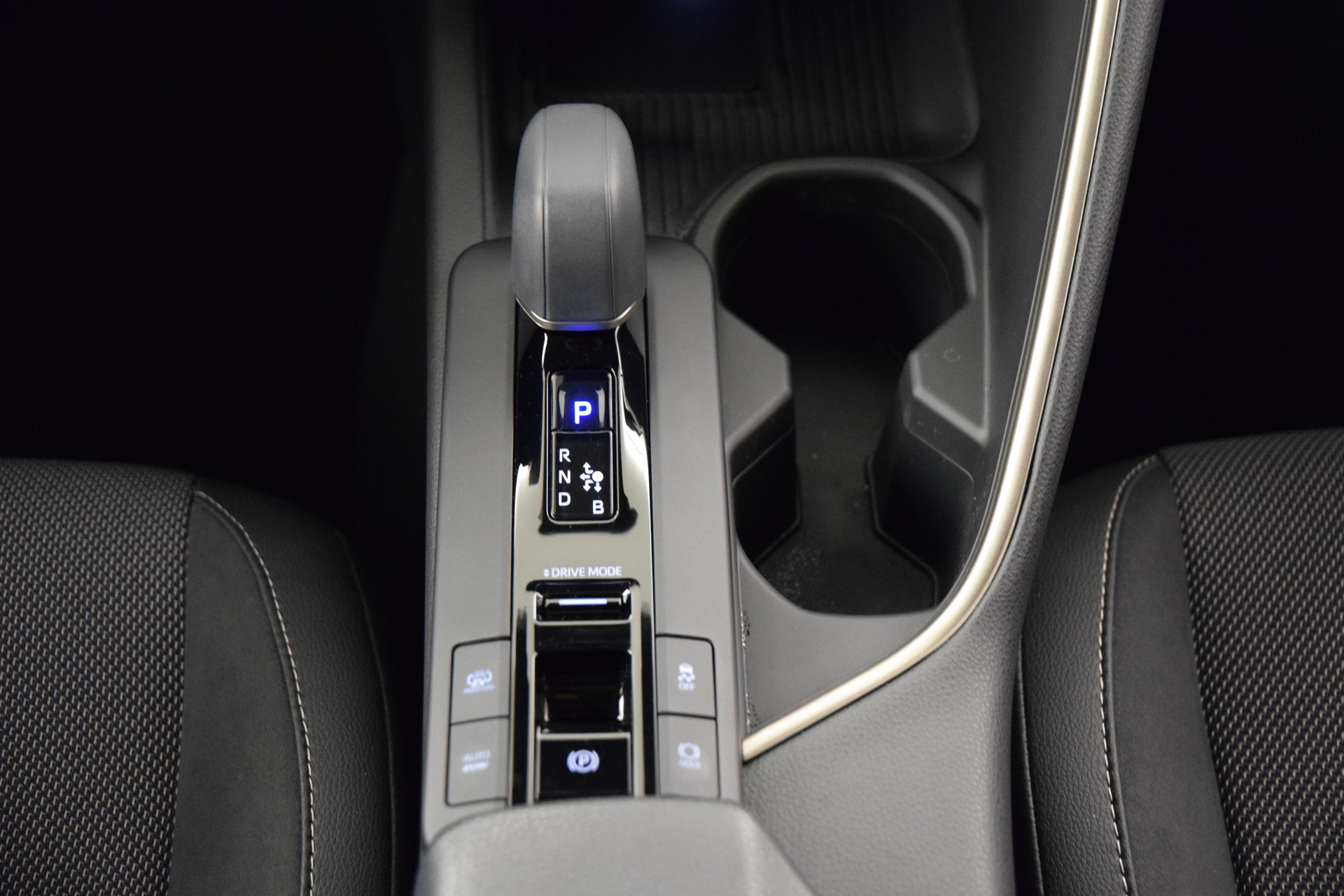 TOYOTA C-HR 2.0 PHEV Style-image-16