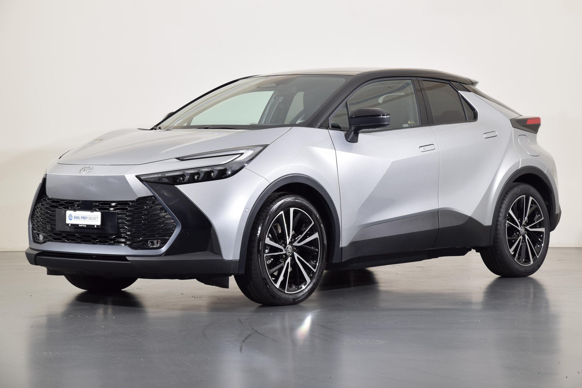 TOYOTA C-HR 2.0 PHEV Style-image-1