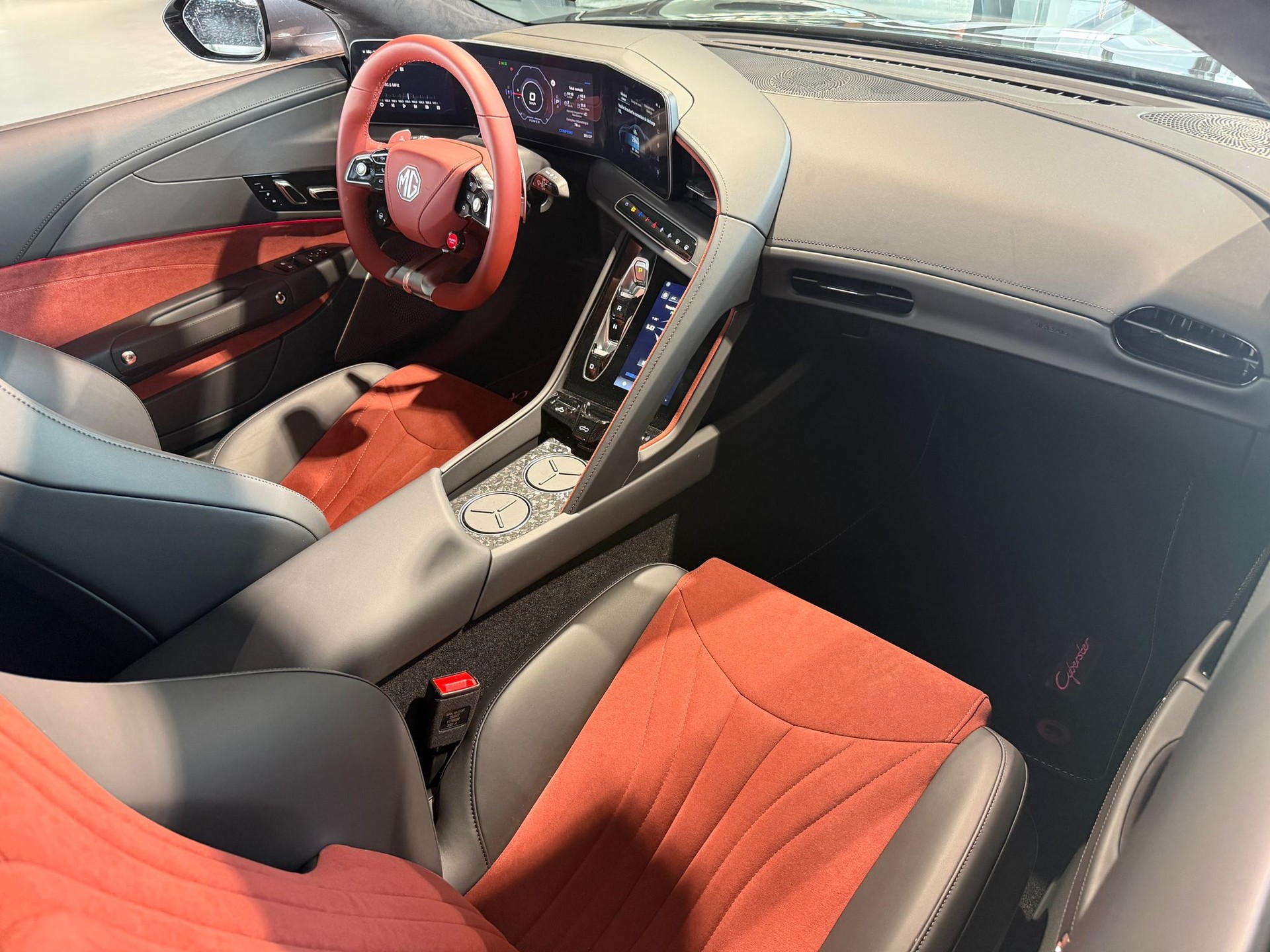 MG Cyberster 77kWh 4WD-image-11