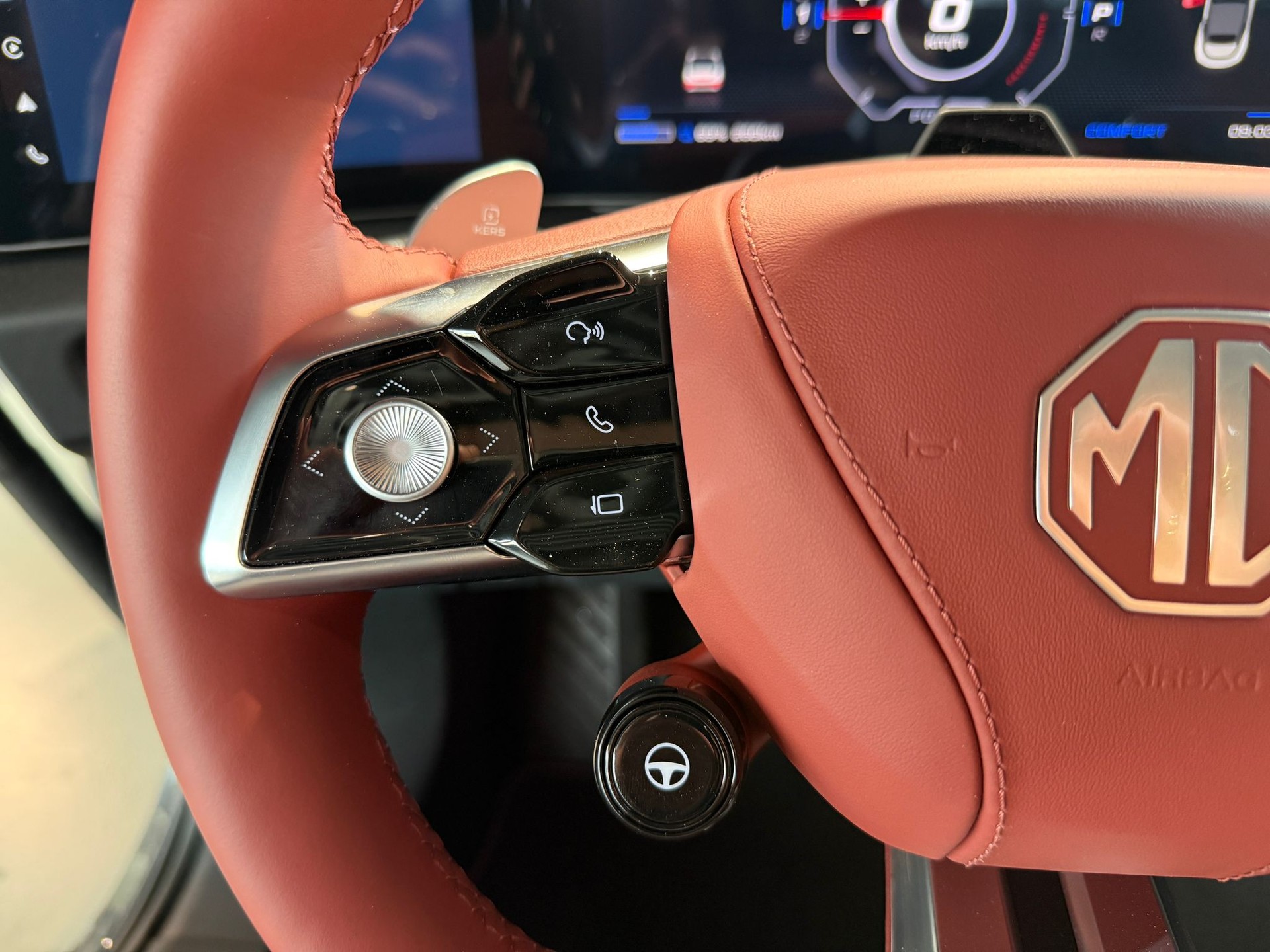 MG Cyberster 77kWh 4WD-image-13