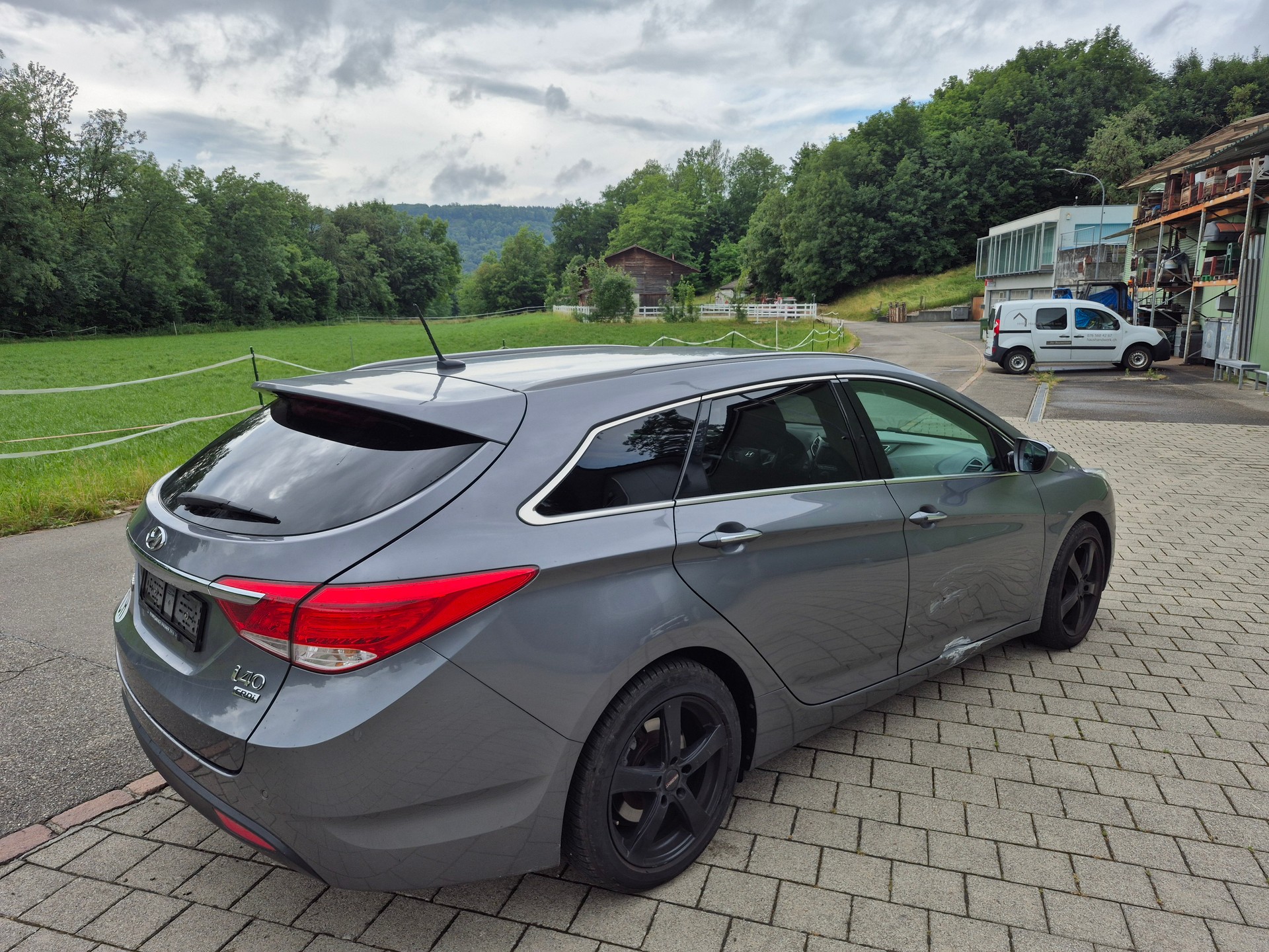 HYUNDAI i40 Wagon 1.7 CRDI Automatic-image-4