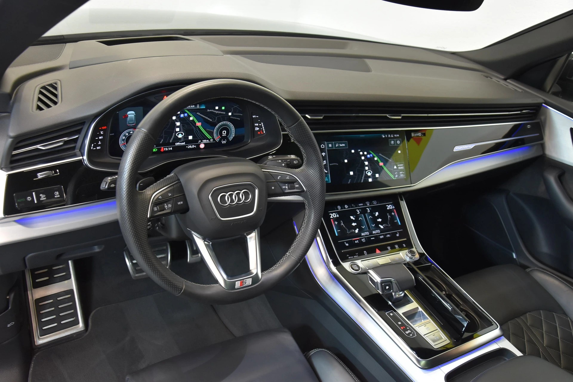 AUDI Q8 55 TFSI Black Edition quattro tiptronic-image-5