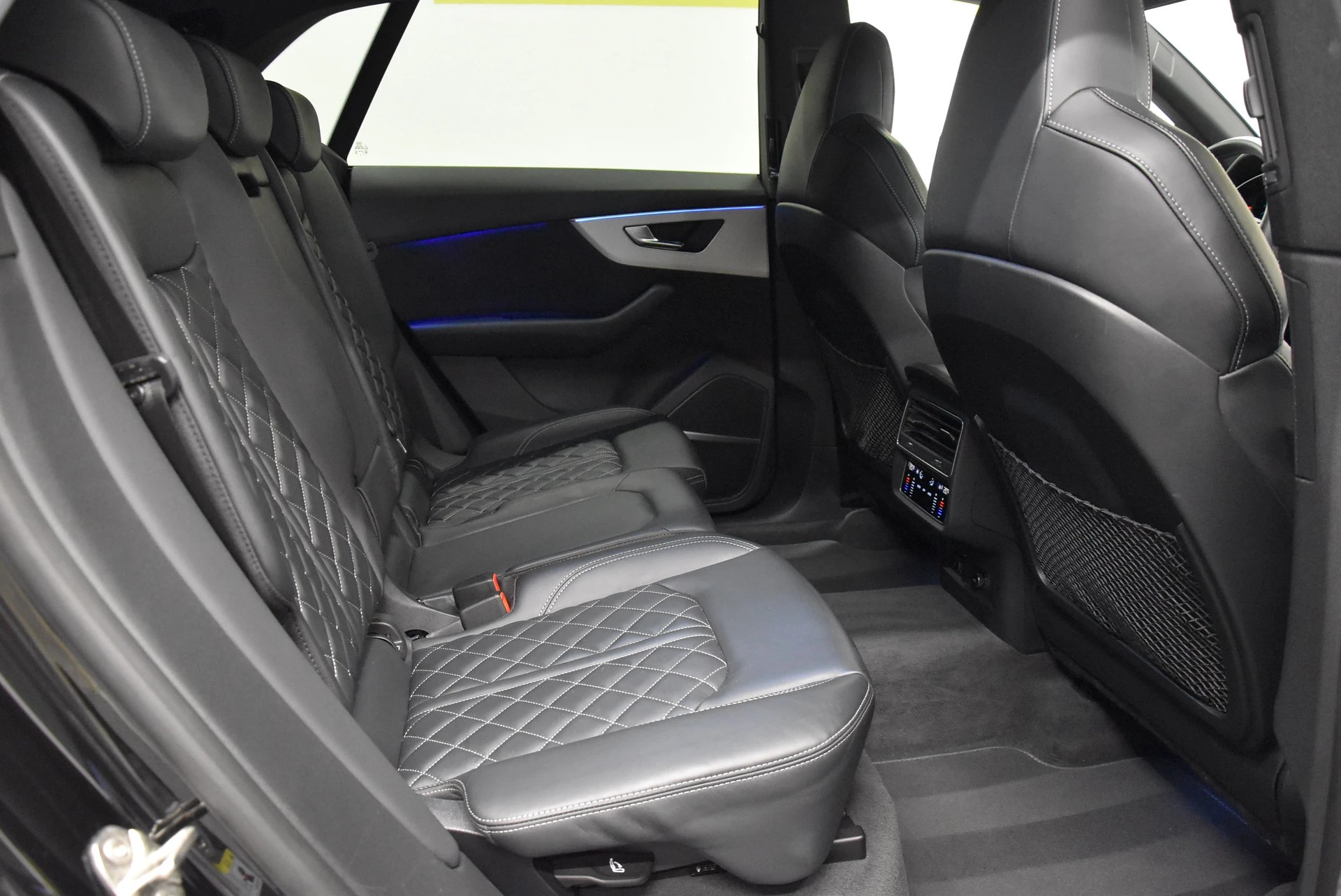 AUDI Q8 55 TFSI Black Edition quattro tiptronic-image-9