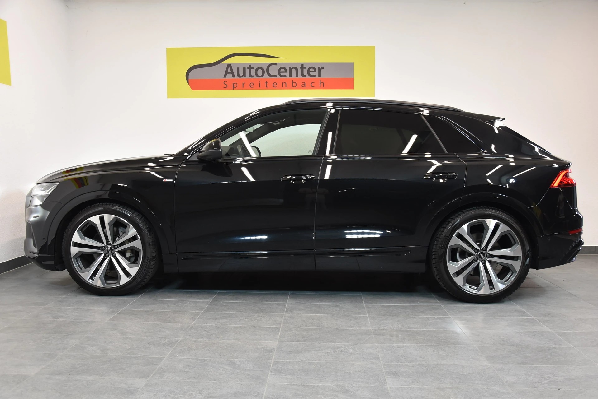 AUDI Q8 55 TFSI Black Edition quattro tiptronic-image-10