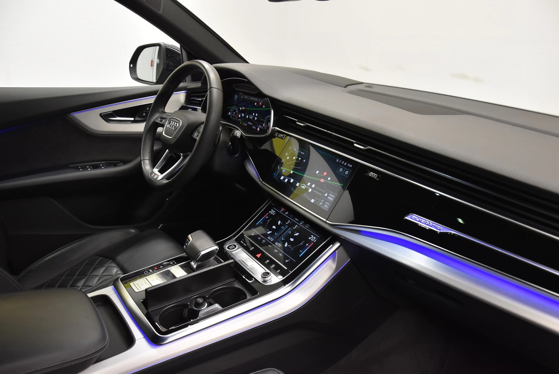 AUDI Q8 55 TFSI Black Edition quattro tiptronic-image-3
