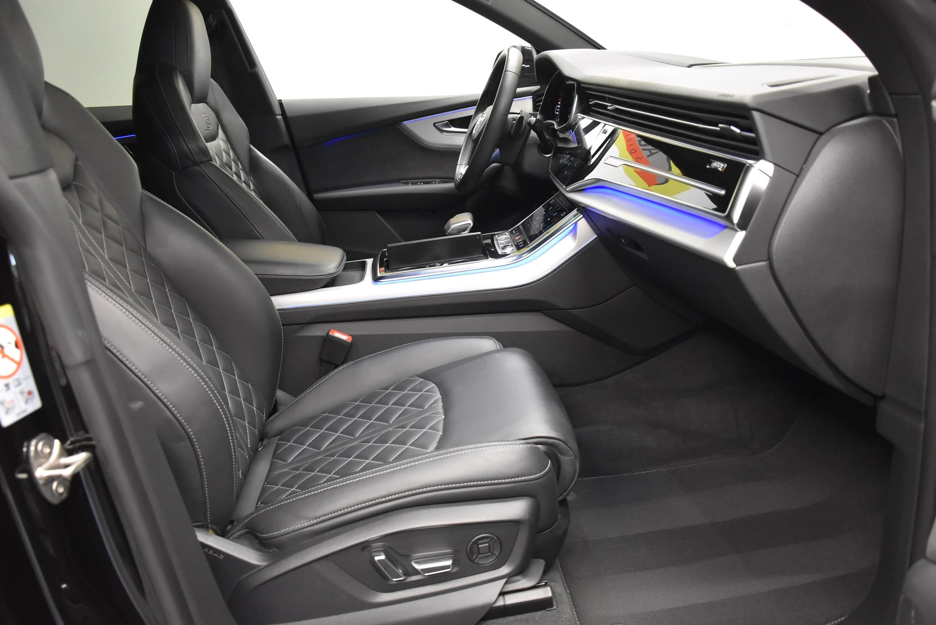 AUDI Q8 55 TFSI Black Edition quattro tiptronic-image-2