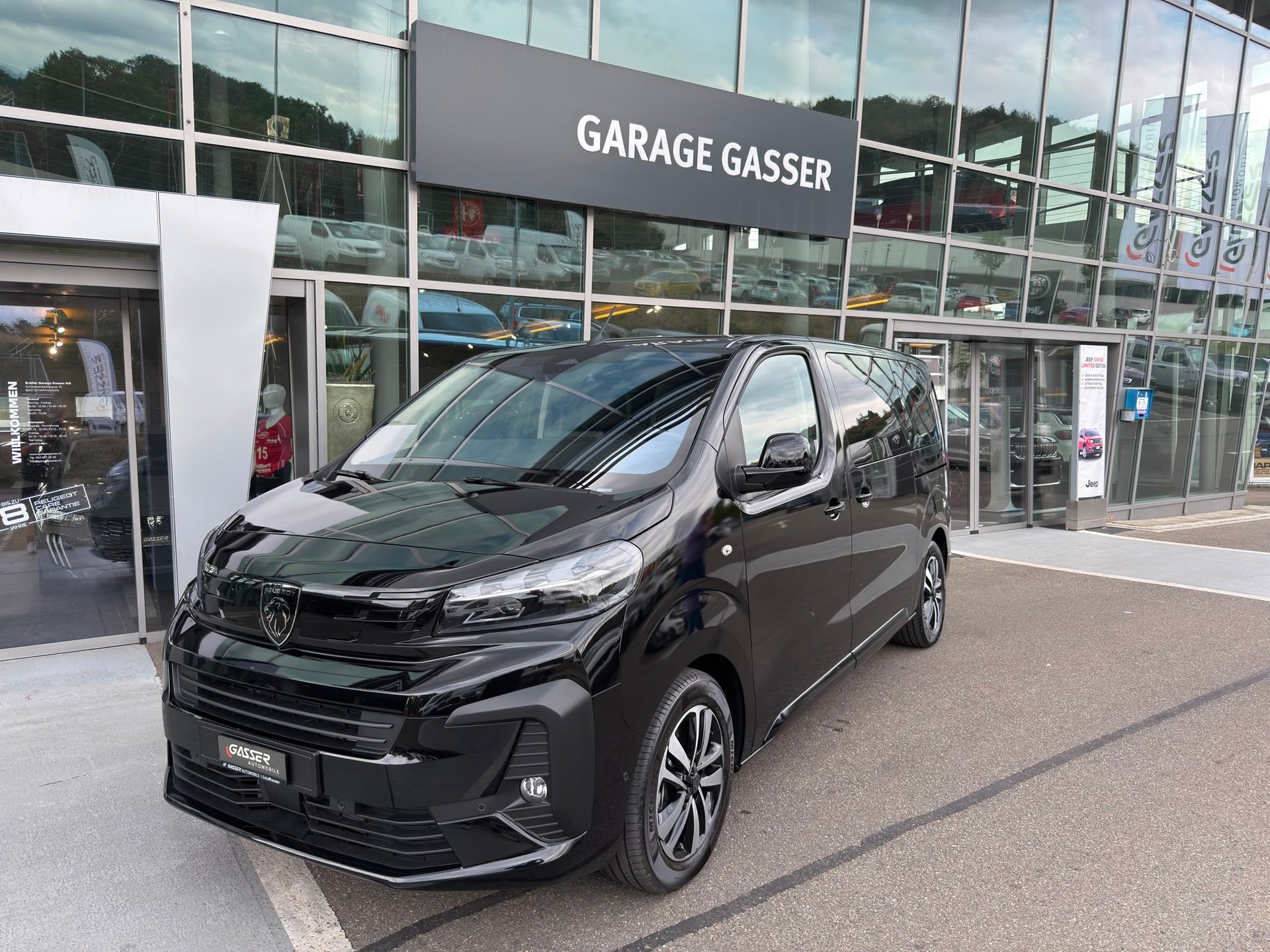 PEUGEOT Traveller 2.2 BlueHDi Business VIP Standard EAT8