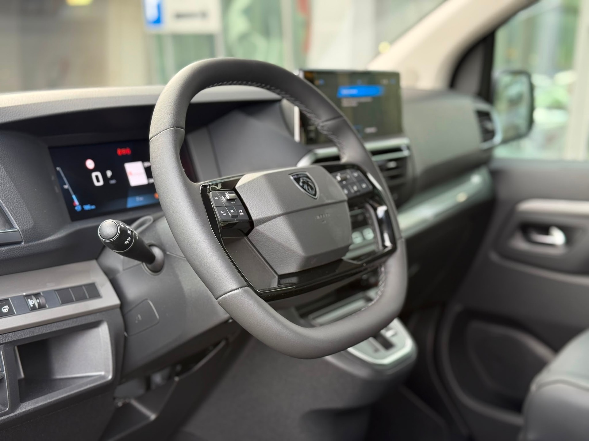 PEUGEOT Traveller 2.2 BlueHDi Business VIP Standard EAT8-image-10